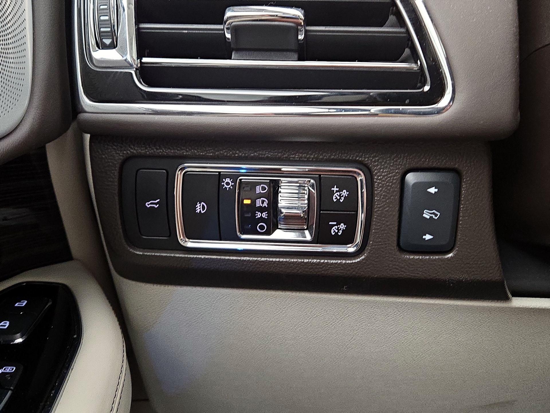 Thumbnail: 2024 Lincoln Navigator - 13