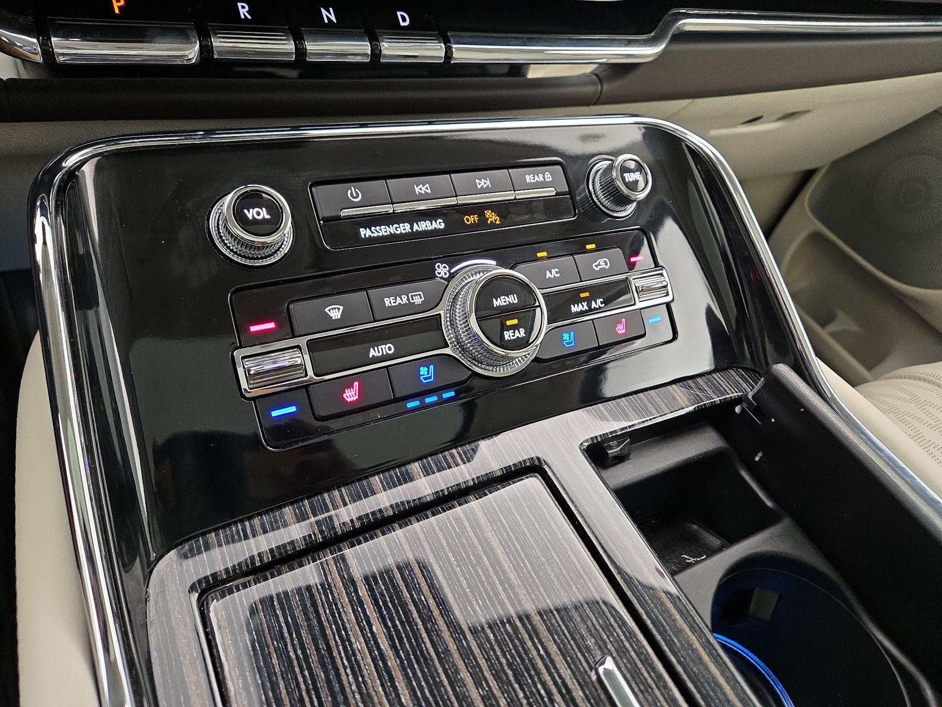 Thumbnail: 2024 Lincoln Navigator - 17
