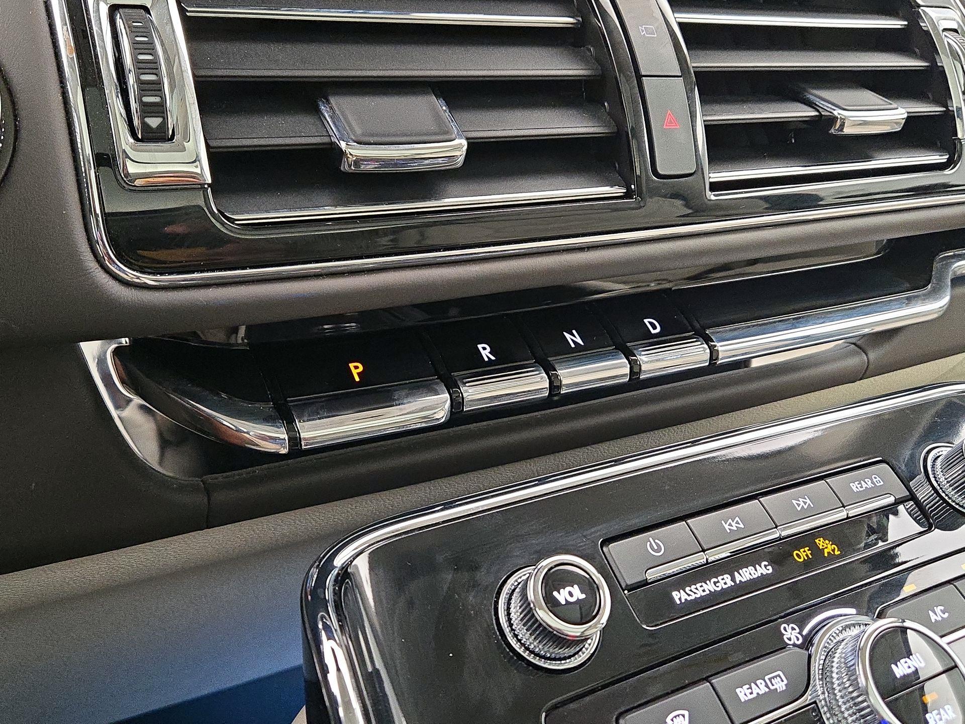 Thumbnail: 2024 Lincoln Navigator - 18