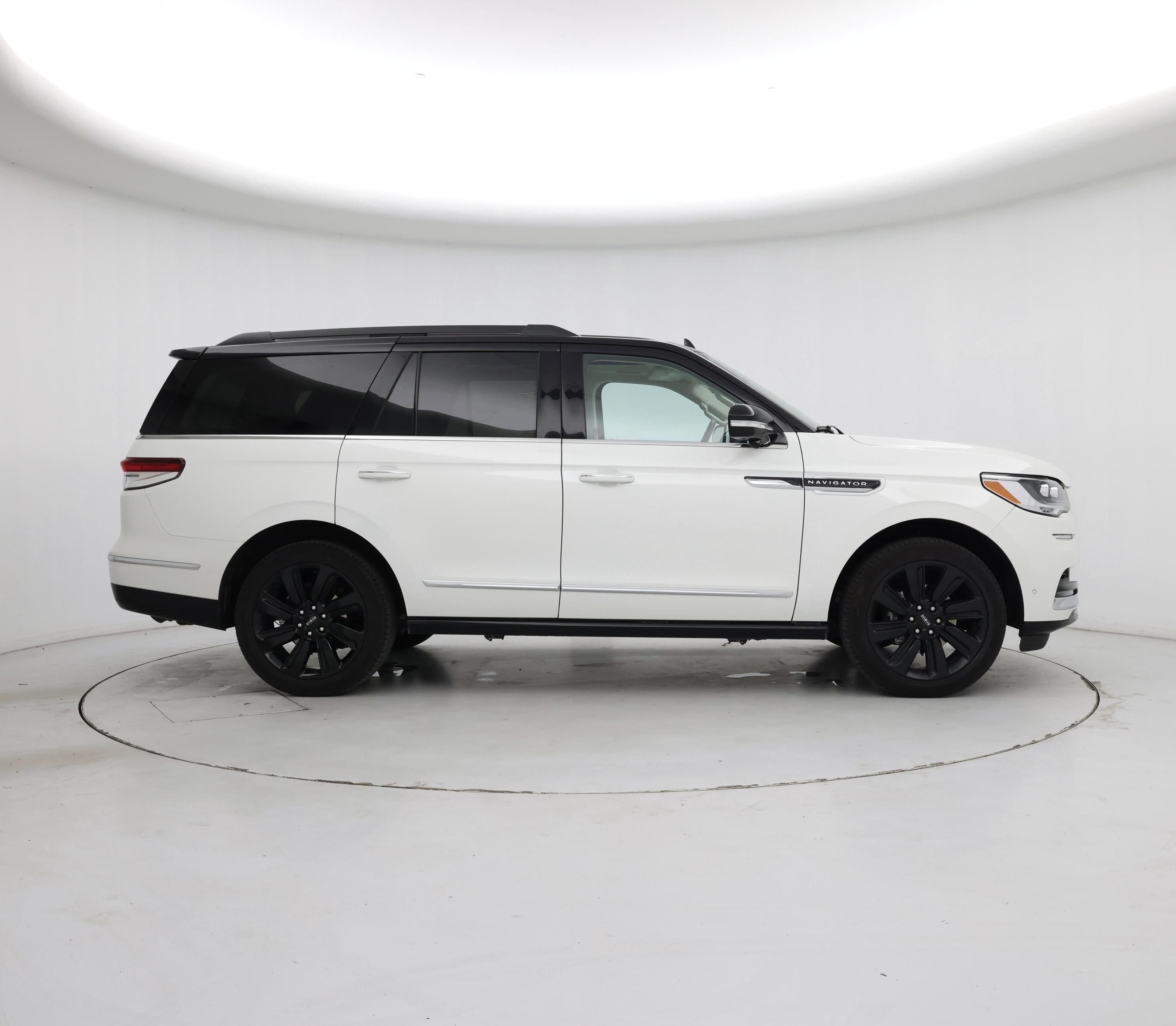 Thumbnail: 2024 Lincoln Navigator - 7