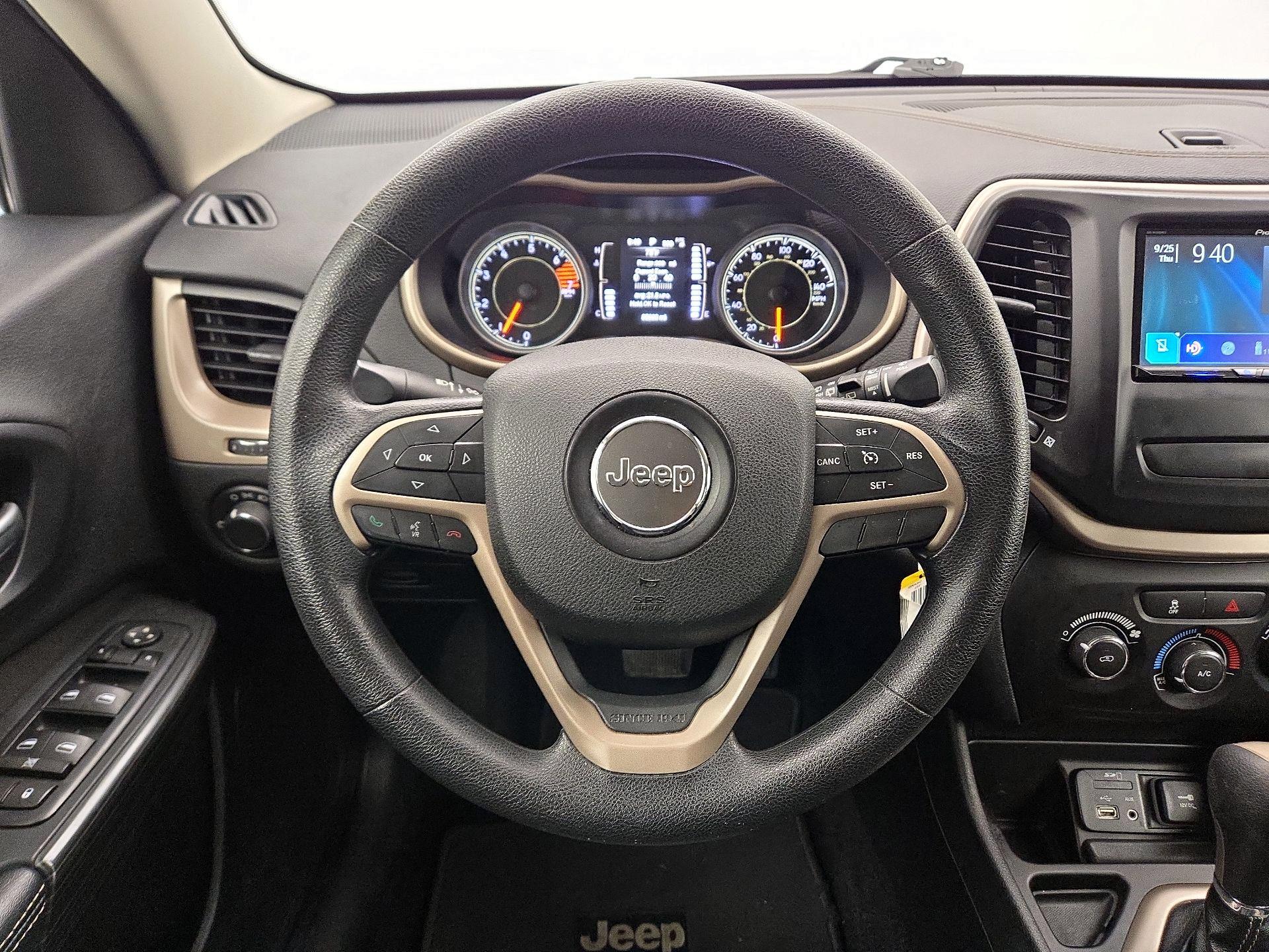 Thumbnail: 2016 Jeep Cherokee - 10
