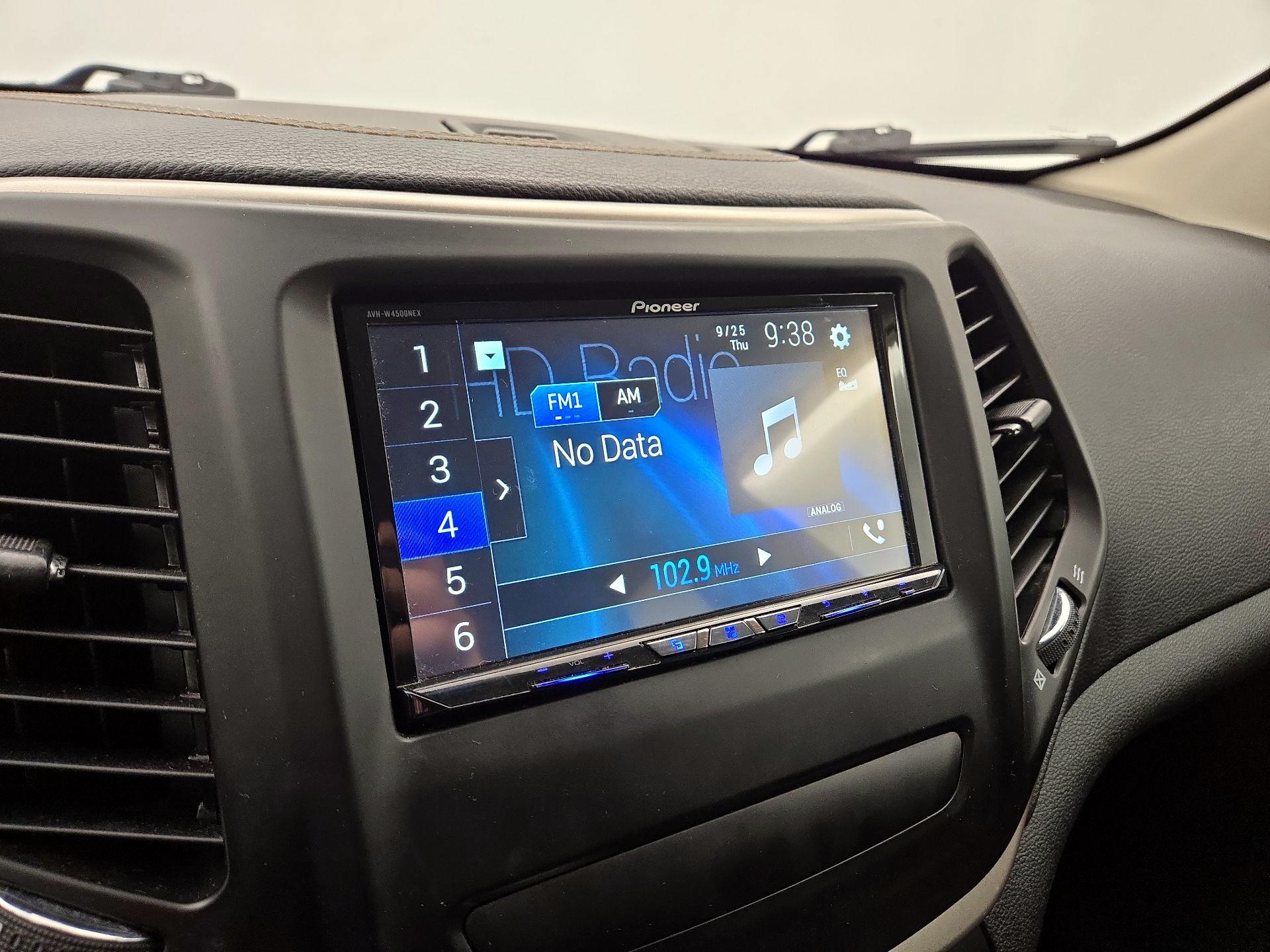 Thumbnail: 2016 Jeep Cherokee - 15