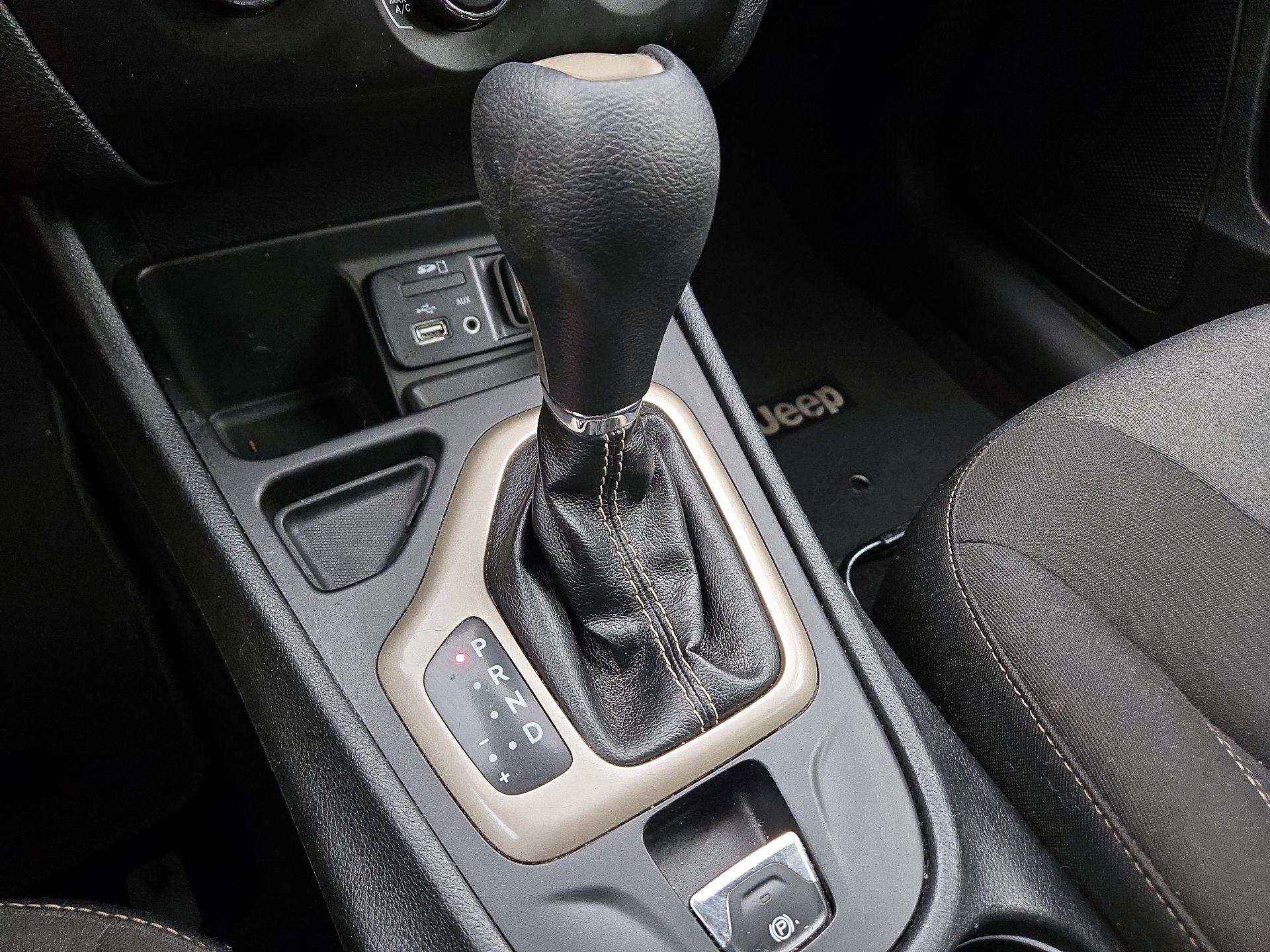 Thumbnail: 2016 Jeep Cherokee - 17