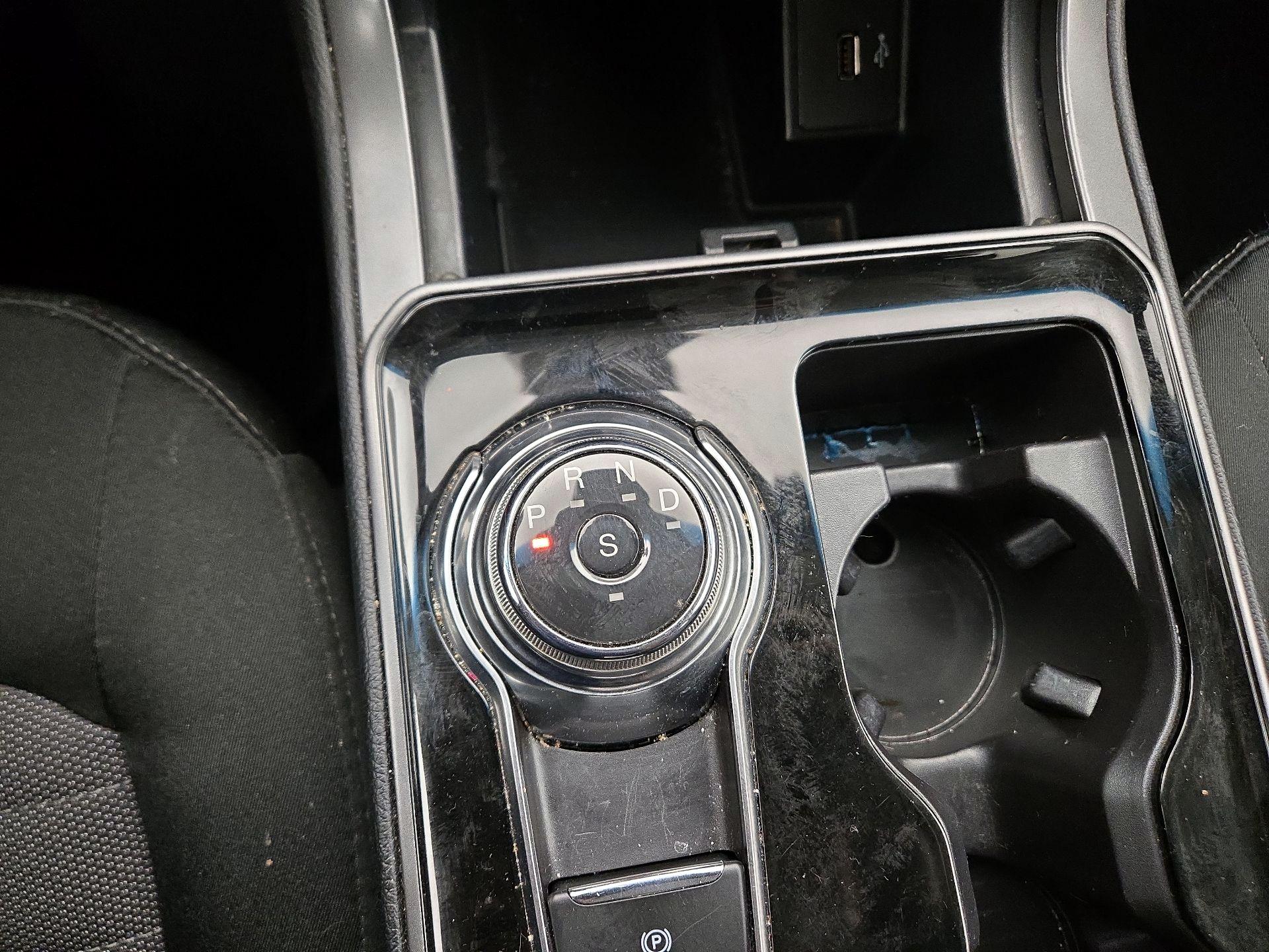 Thumbnail: 2019 Ford Edge - 17