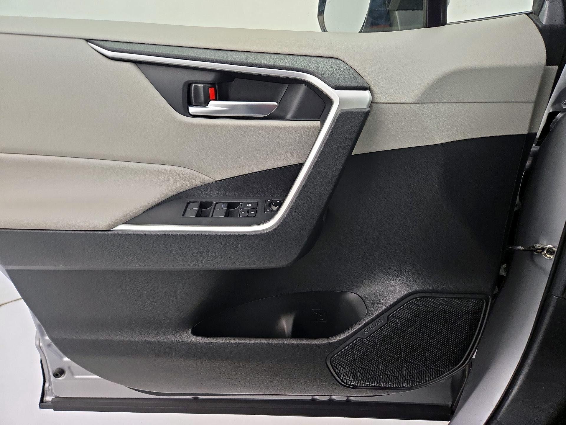 Thumbnail: 2021 Toyota RAV4 - 12