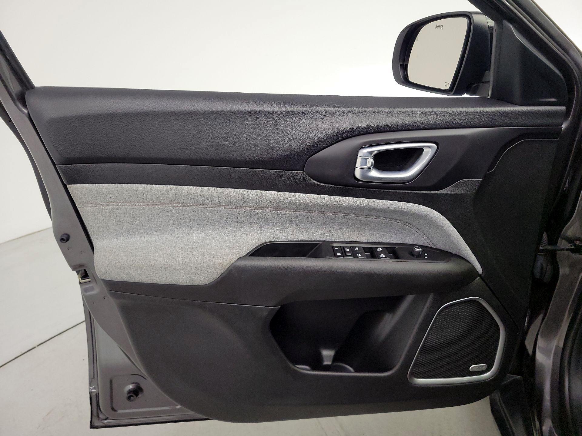 Thumbnail: 2022 Jeep Compass - 12