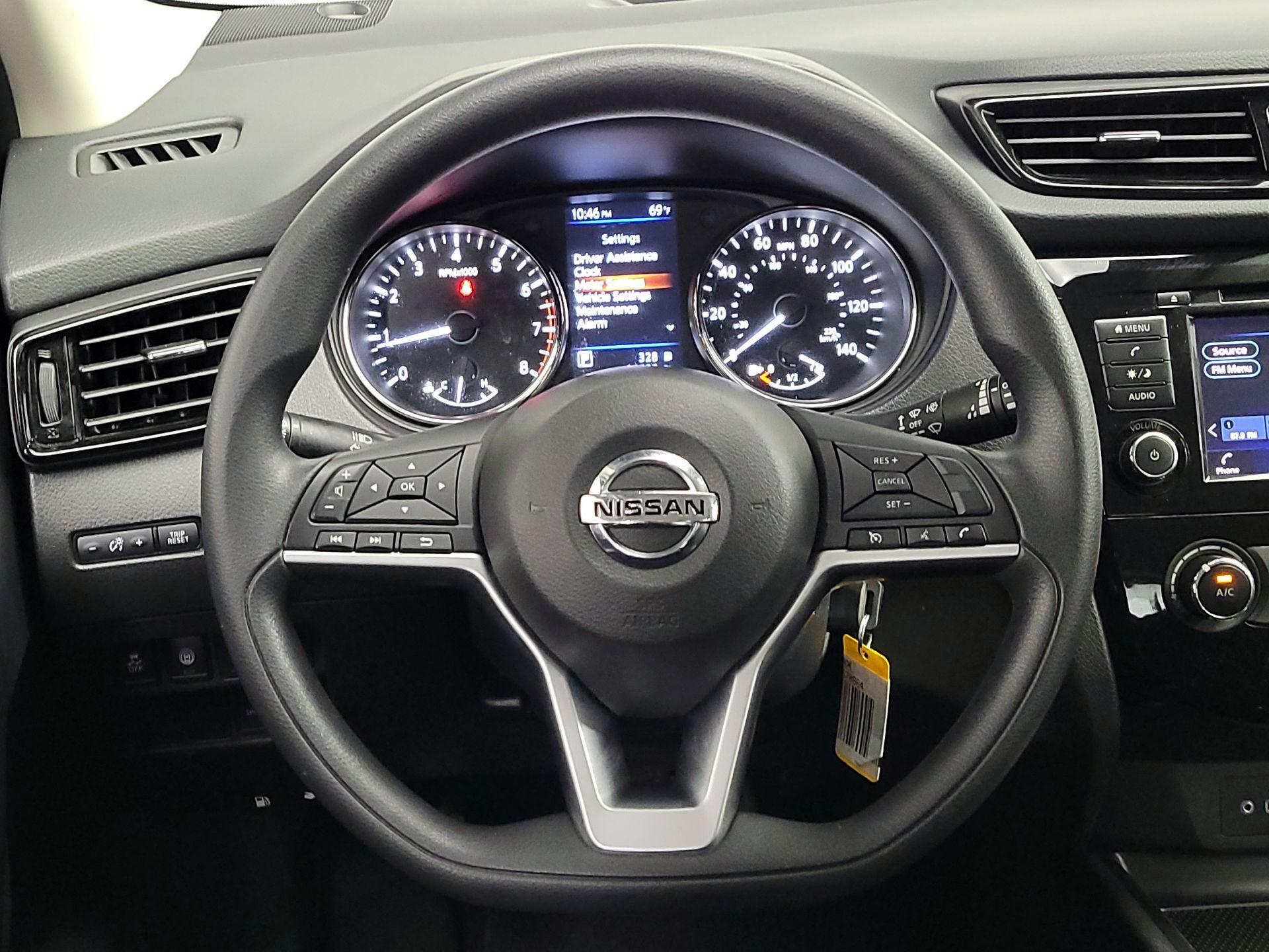 Thumbnail: 2021 Nissan Rogue Sport - 10