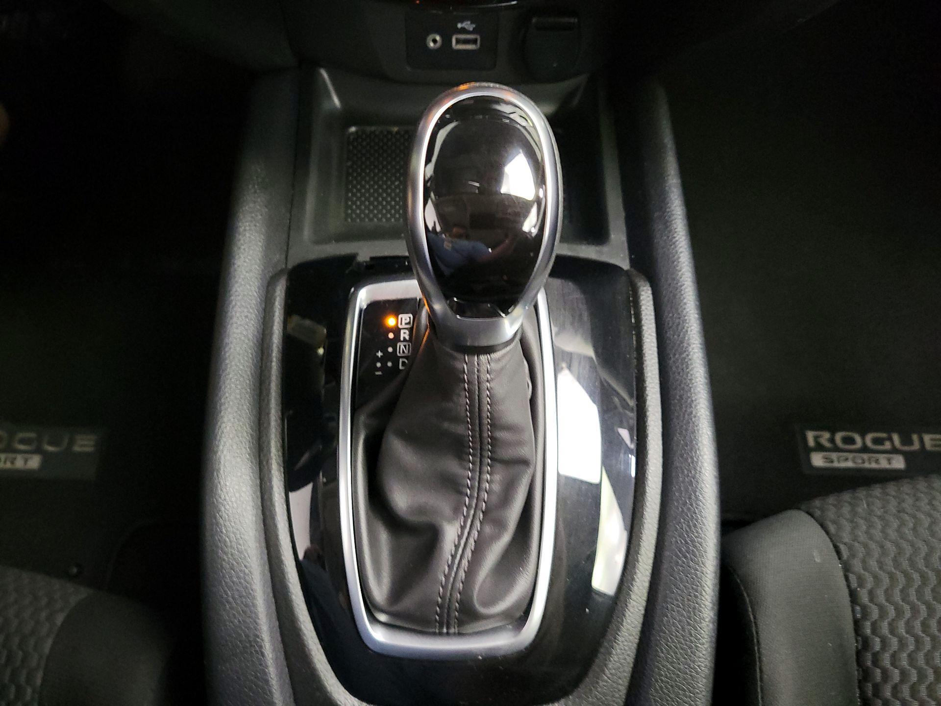 Thumbnail: 2021 Nissan Rogue Sport - 17