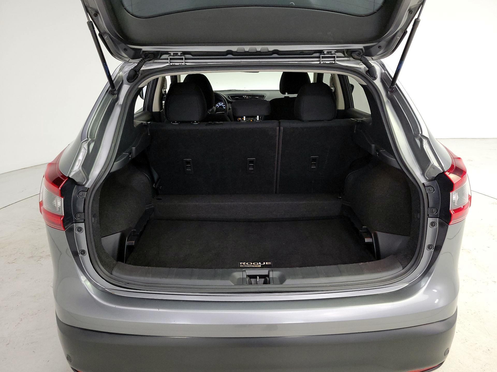 Thumbnail: 2021 Nissan Rogue Sport - 20