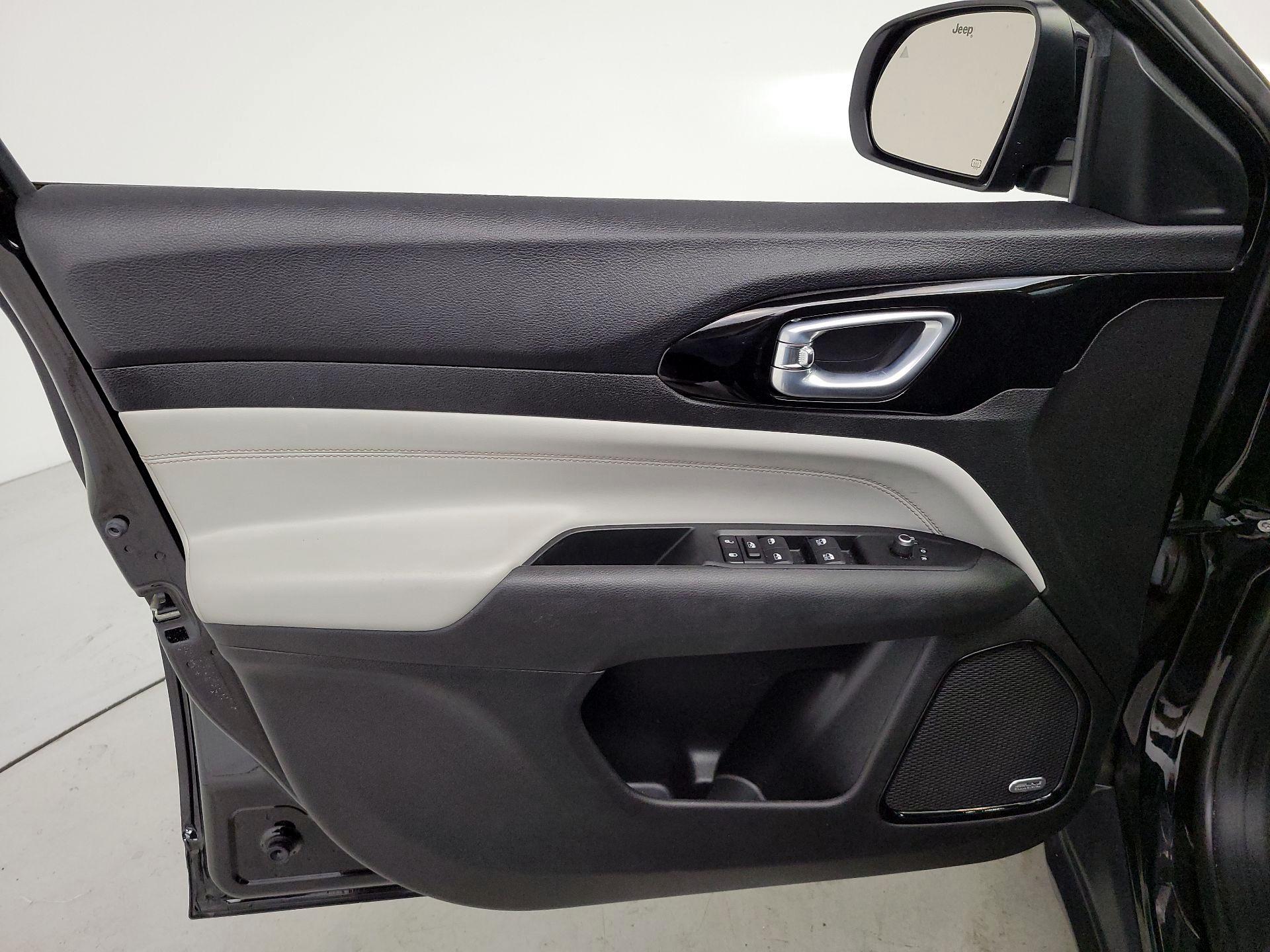 Thumbnail: 2022 Jeep Compass - 12