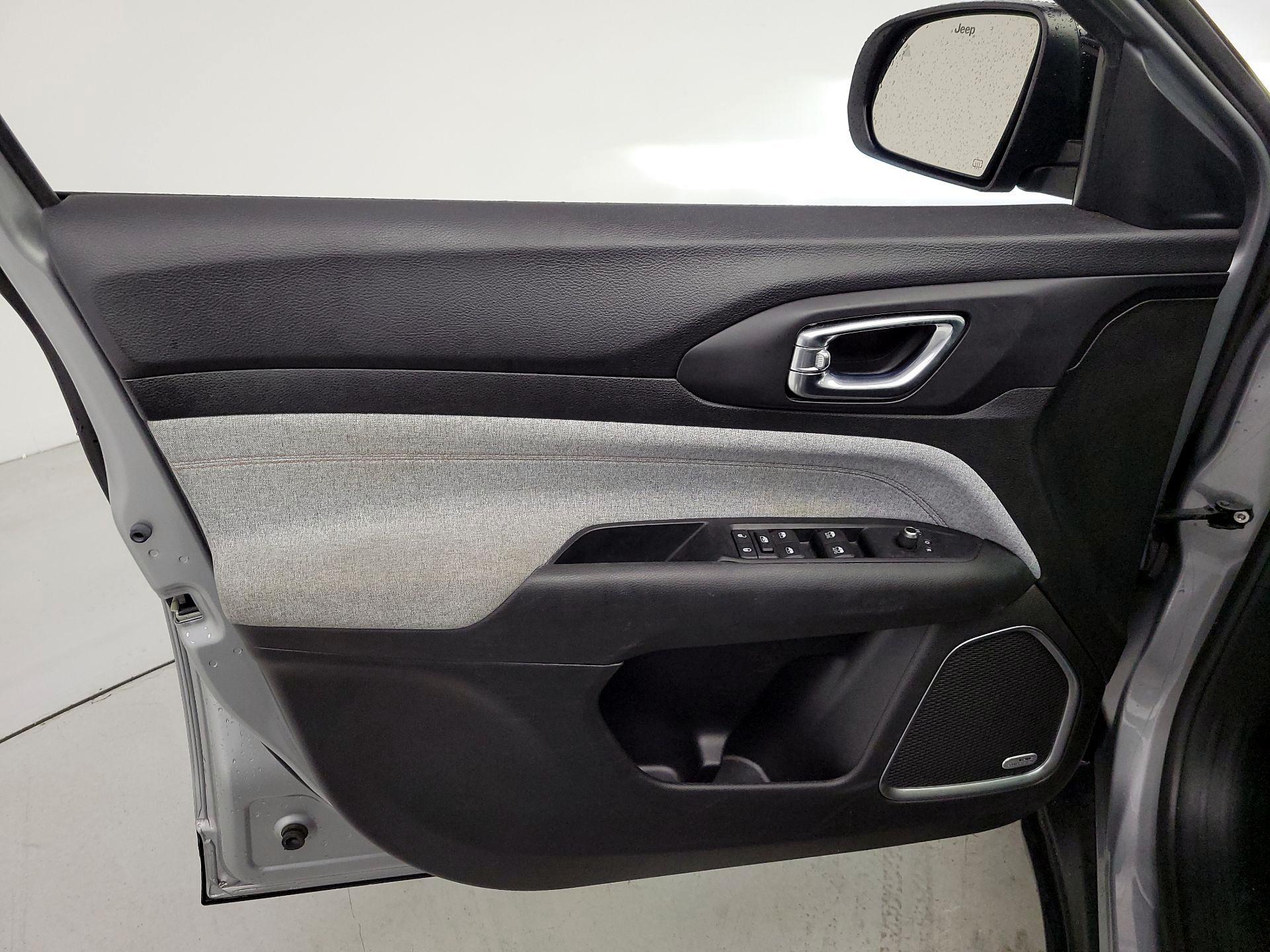 Thumbnail: 2022 Jeep Compass - 12