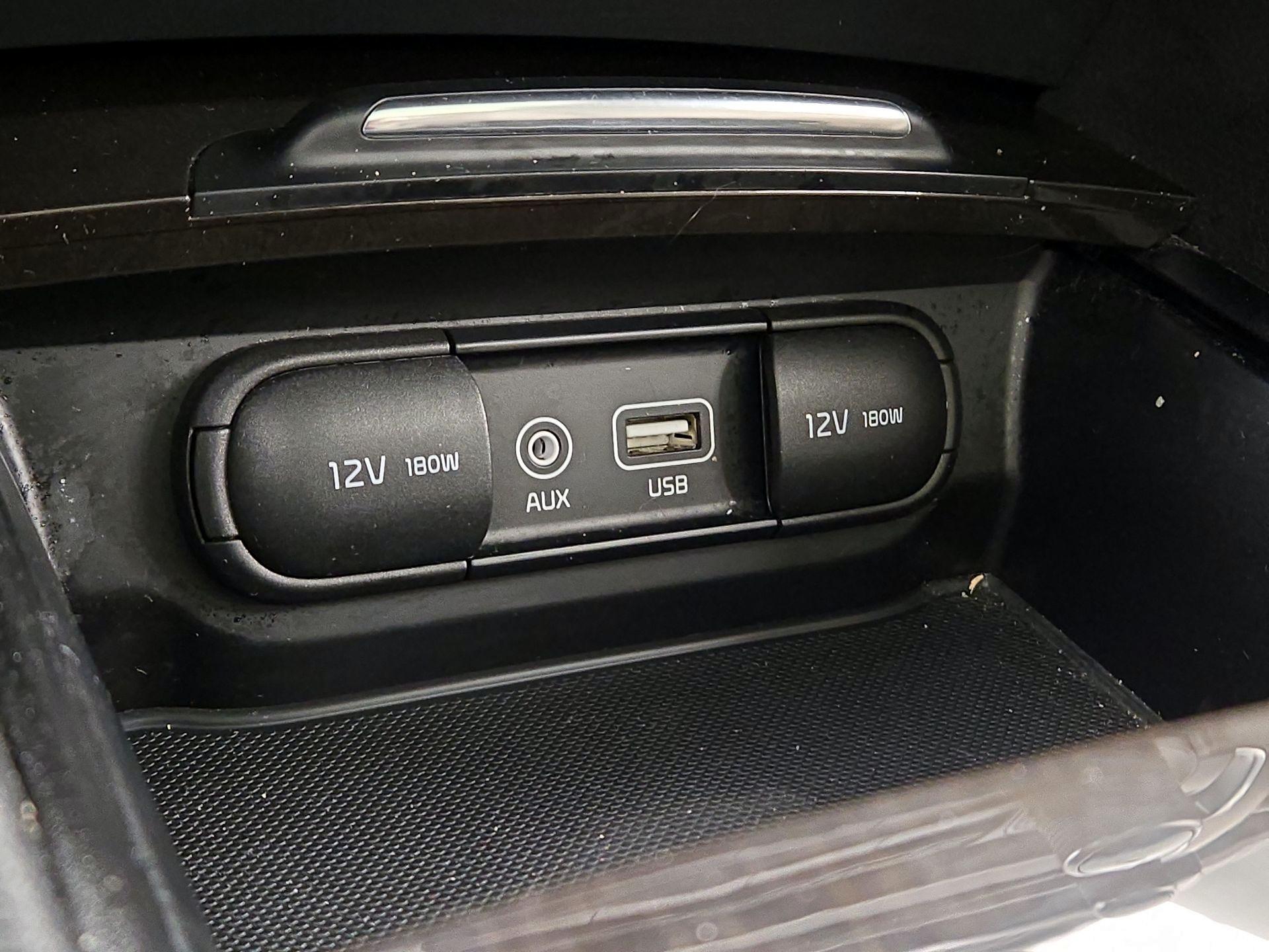 Thumbnail: 2016 Kia Optima - 18