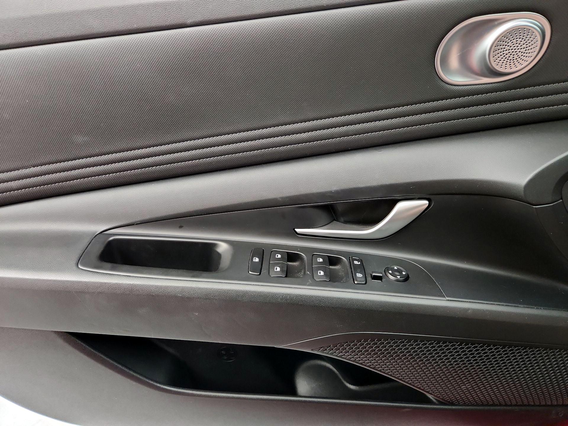 Thumbnail: 2023 Hyundai Elantra - 12