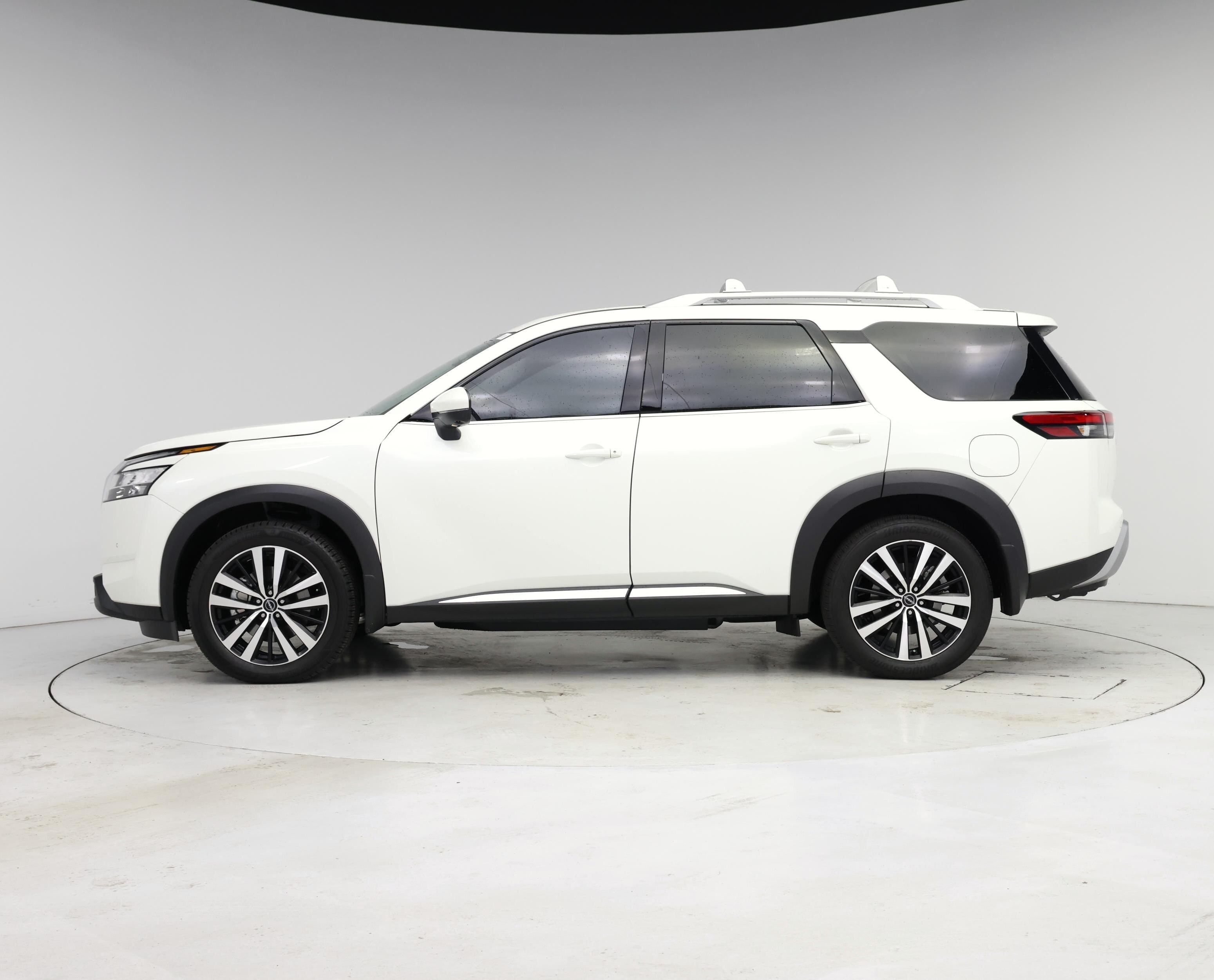 Thumbnail: 2023 Nissan Pathfinder - 3