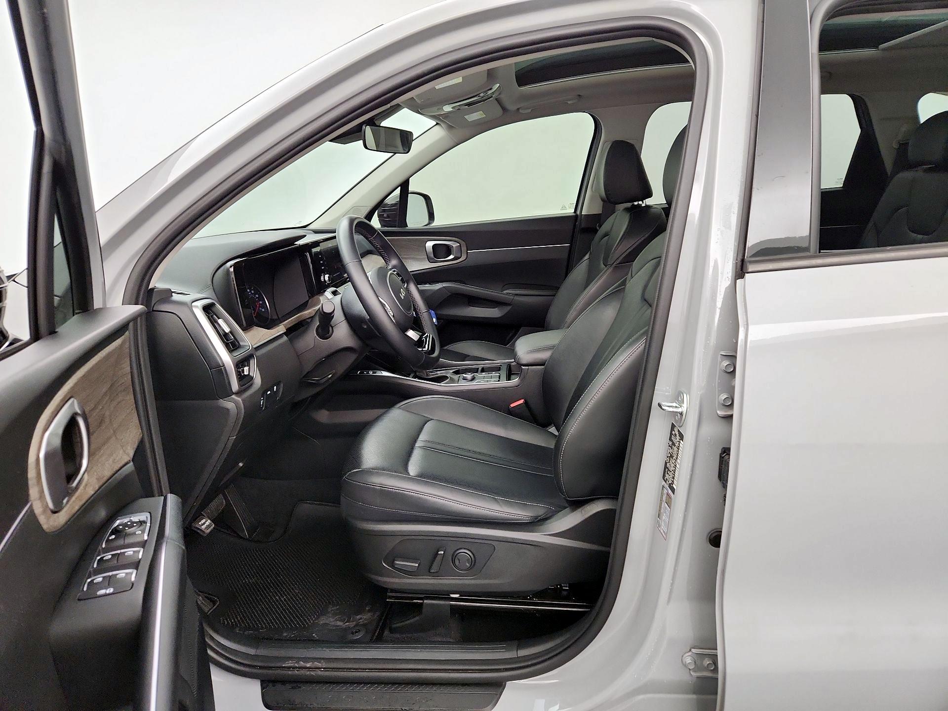 Thumbnail: 2023 Kia Sorento - 11