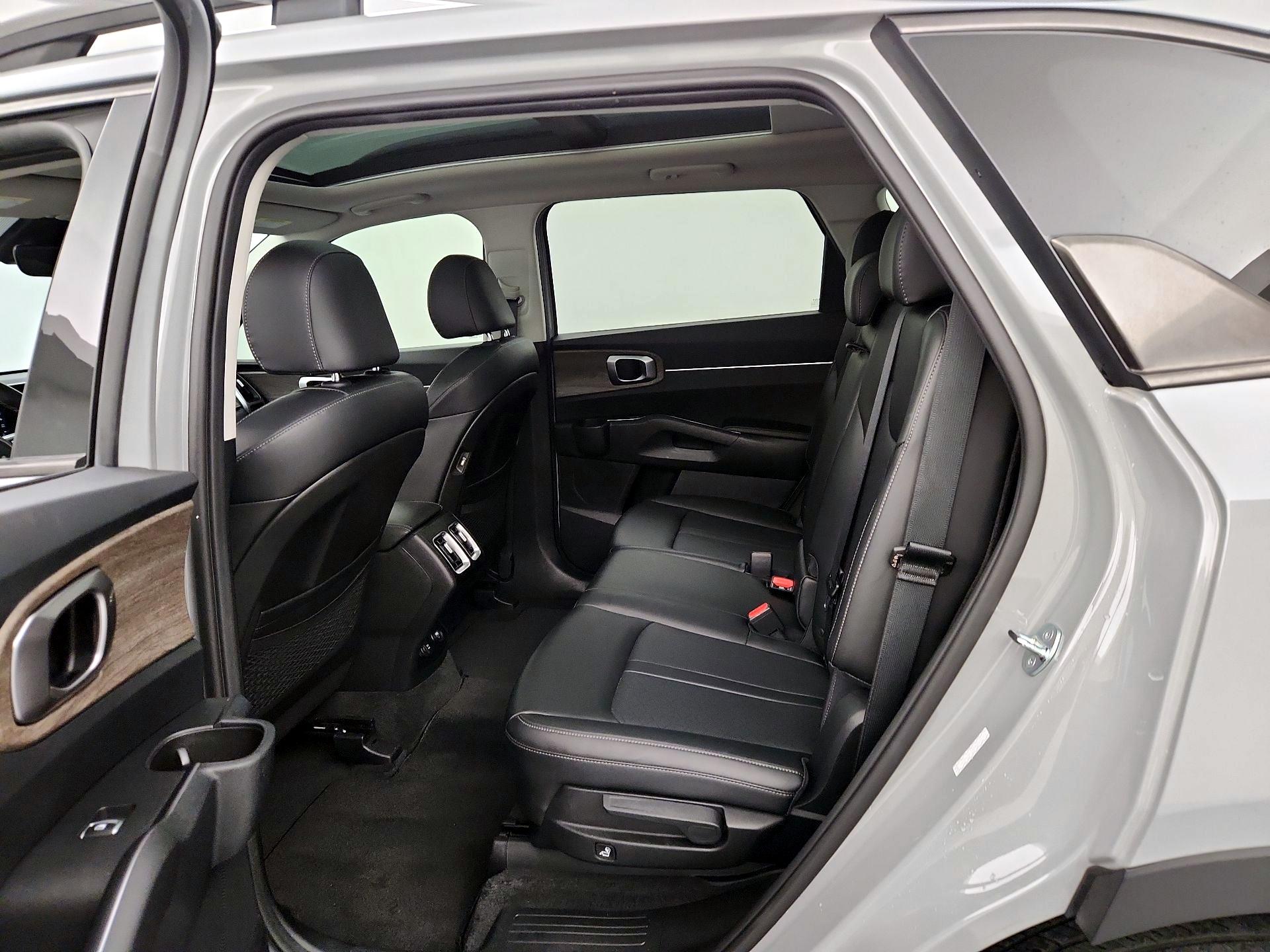 Thumbnail: 2023 Kia Sorento - 20