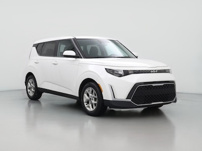 White 2023 Kia Soul LX