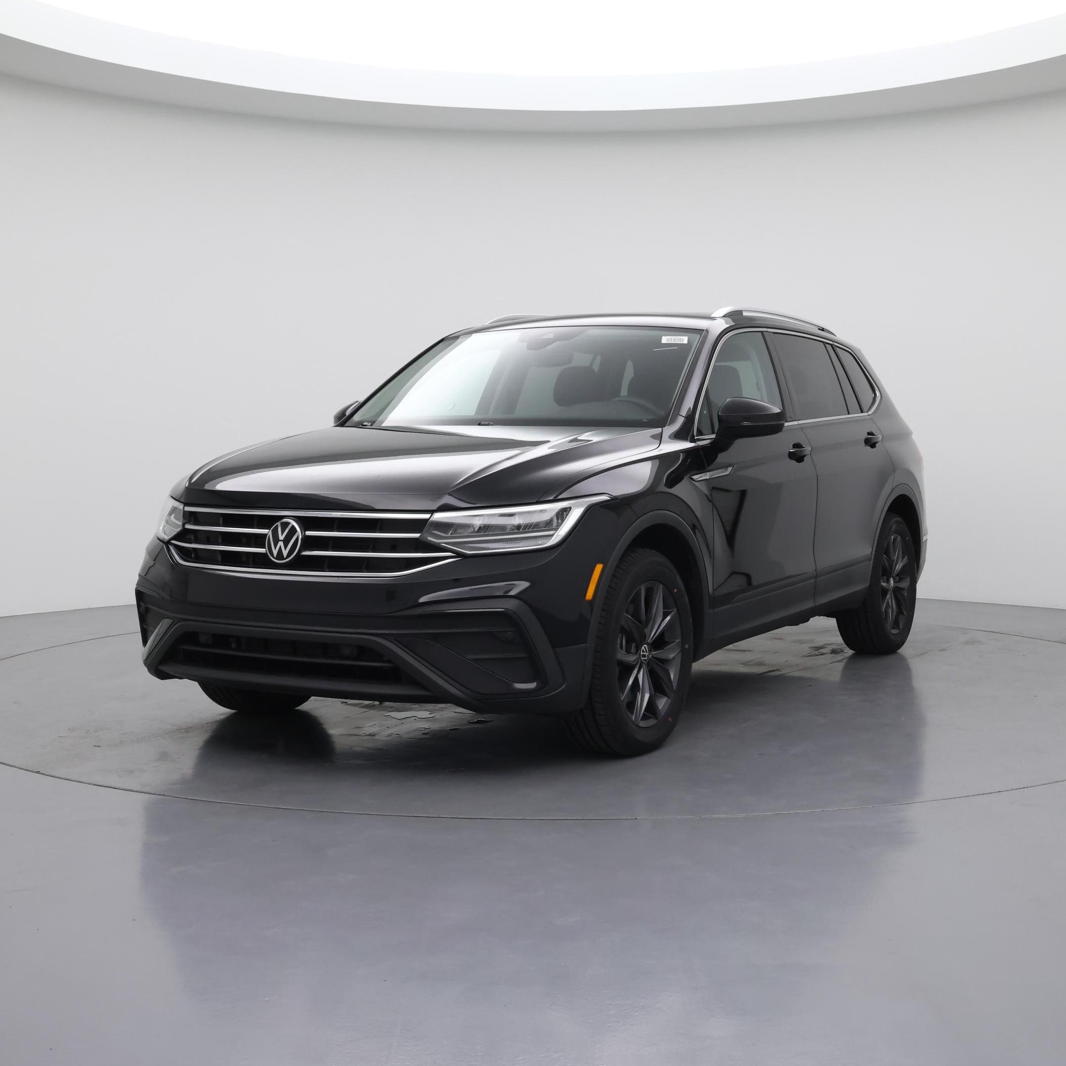 Thumbnail: 2023 Volkswagen Tiguan - 4
