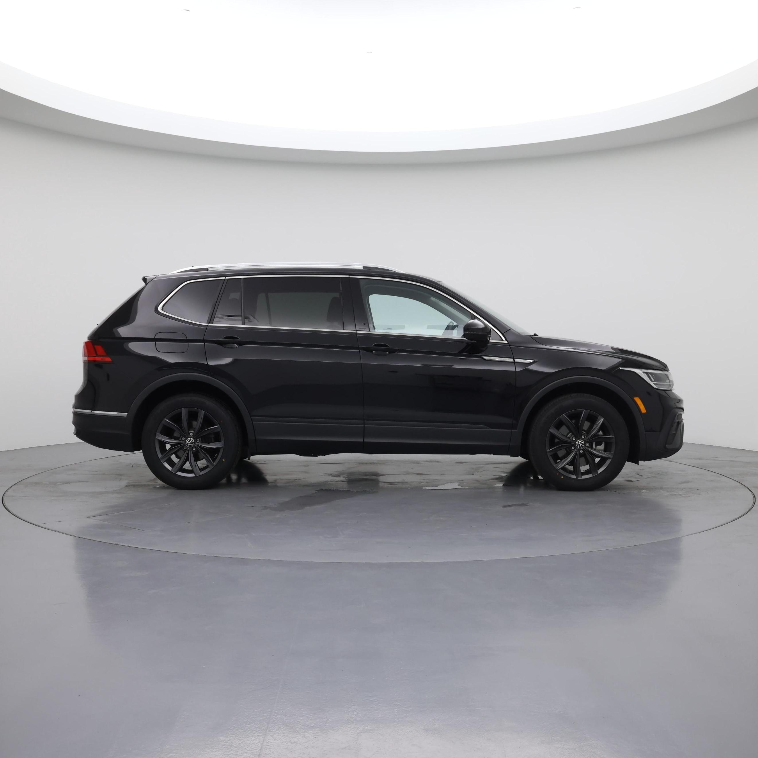 Thumbnail: 2023 Volkswagen Tiguan - 7