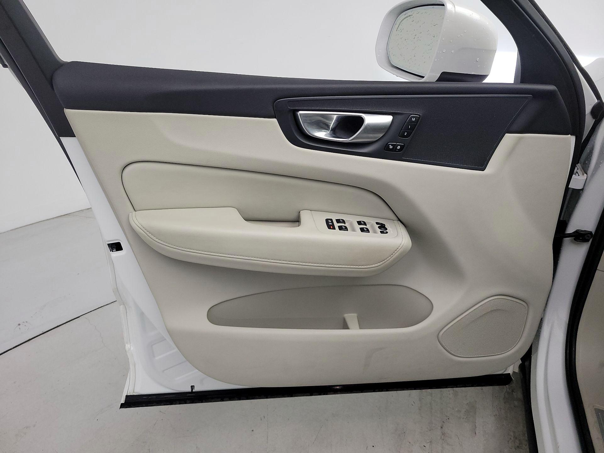 Thumbnail: 2023 Volvo XC60 - 12