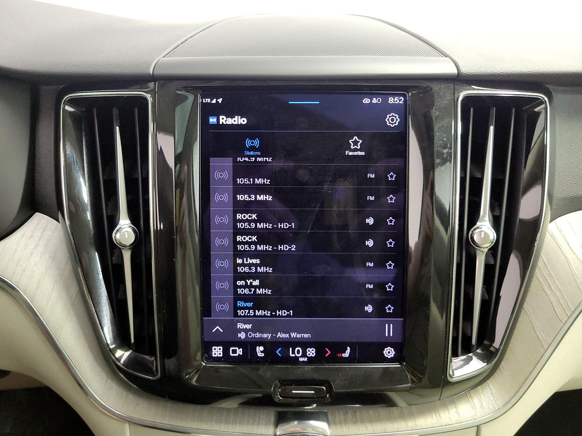 Thumbnail: 2023 Volvo XC60 - 16