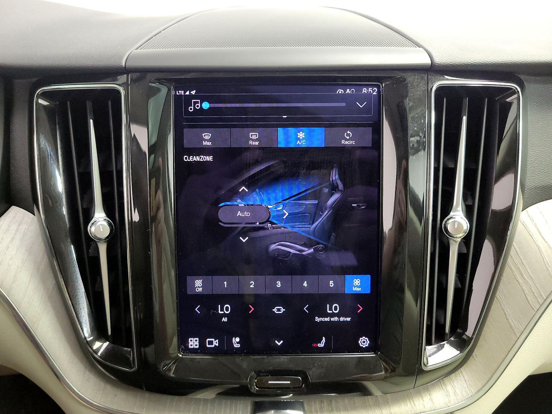 Thumbnail: 2023 Volvo XC60 - 17