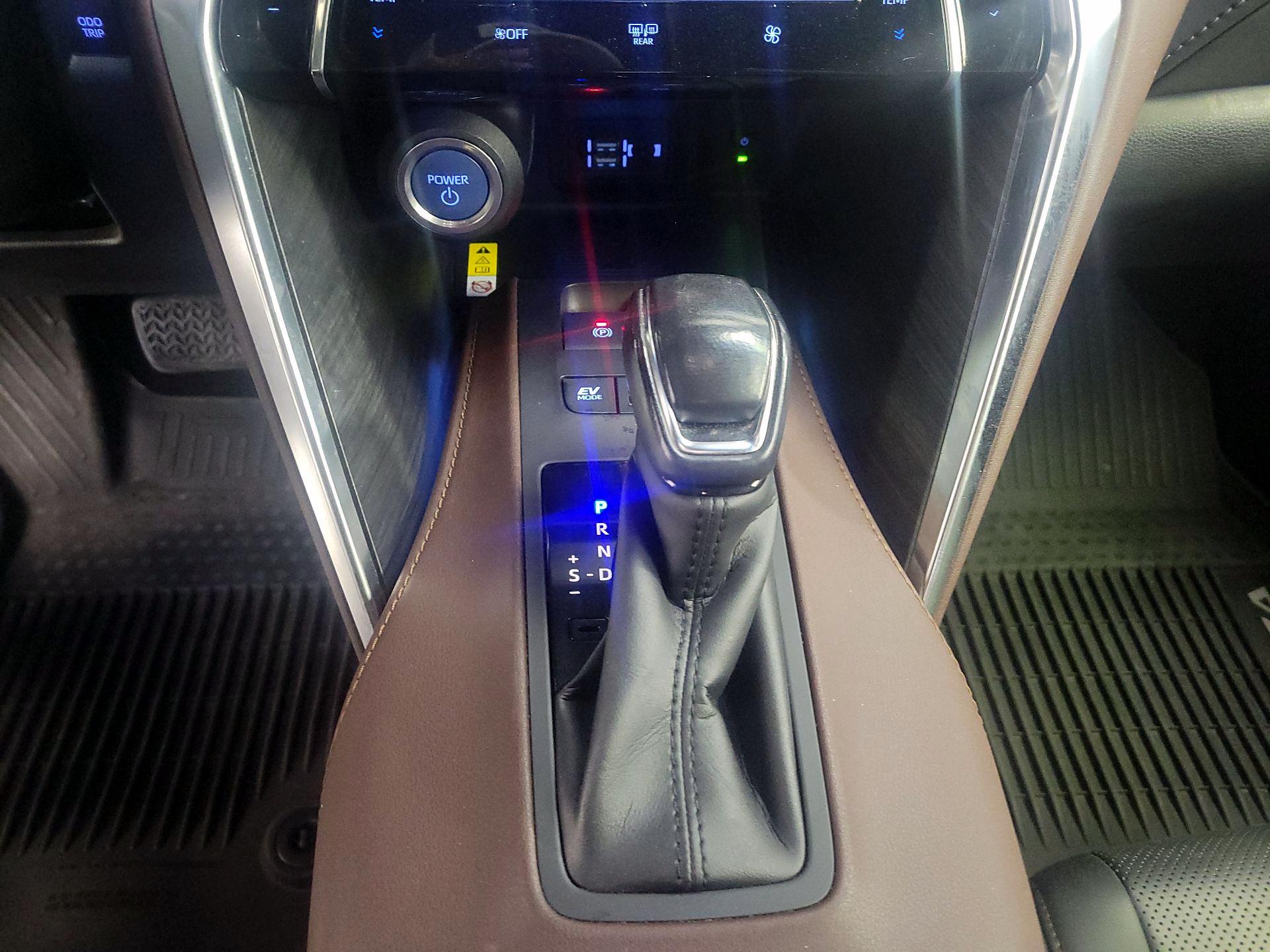 Thumbnail: 2021 Toyota Venza - 18