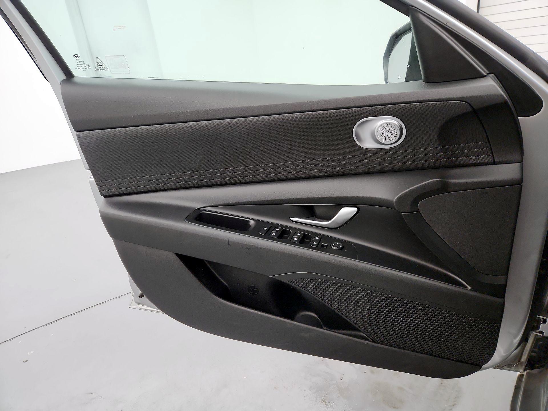 Thumbnail: 2021 Hyundai Elantra - 12