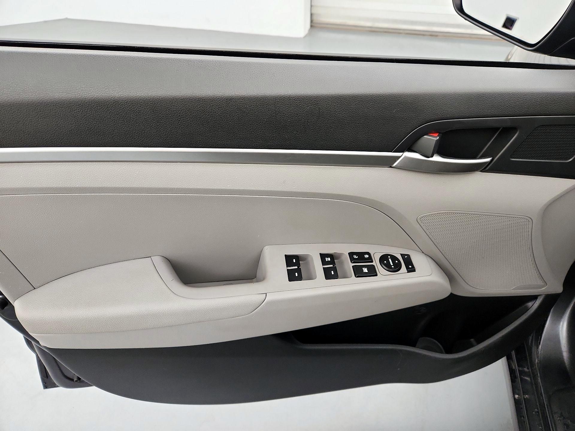 Thumbnail: 2020 Hyundai Elantra - 12