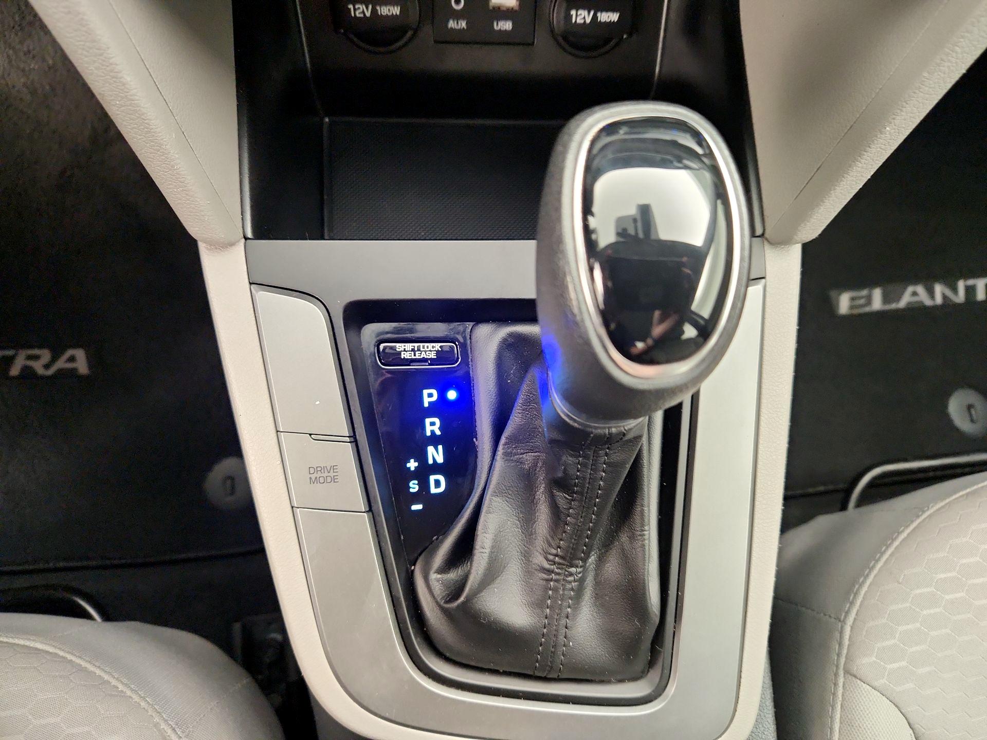 Thumbnail: 2020 Hyundai Elantra - 17
