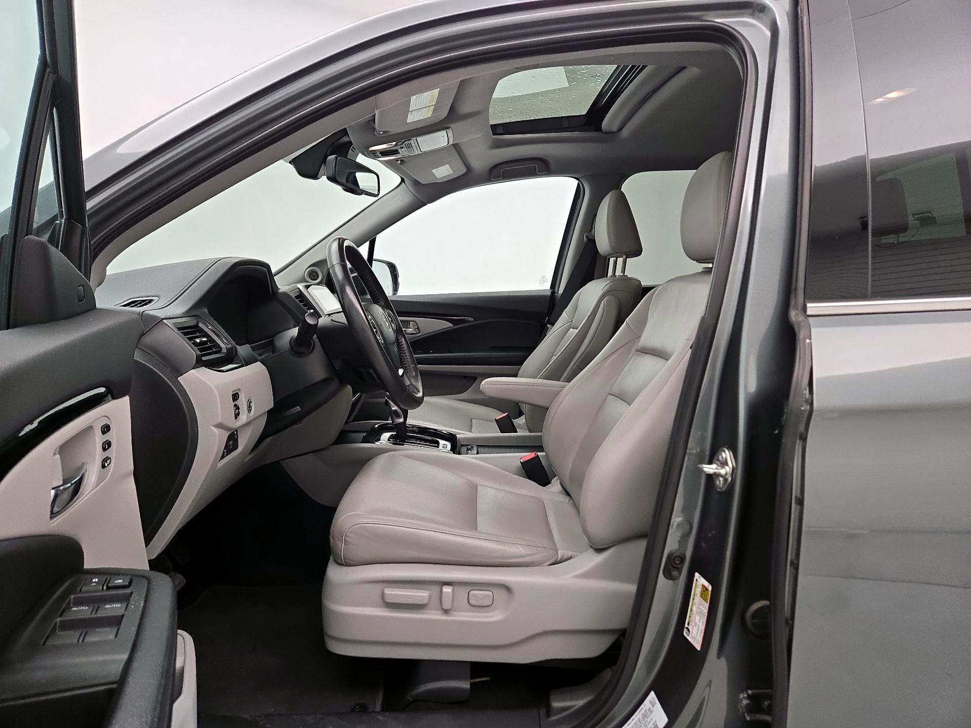 Thumbnail: 2017 Honda Ridgeline - 11