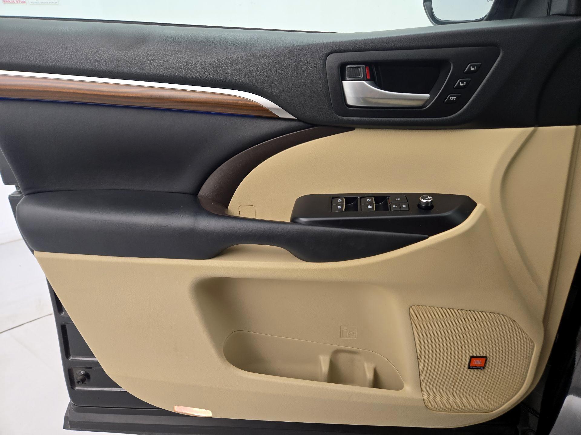 Thumbnail: 2018 Toyota Highlander - 12