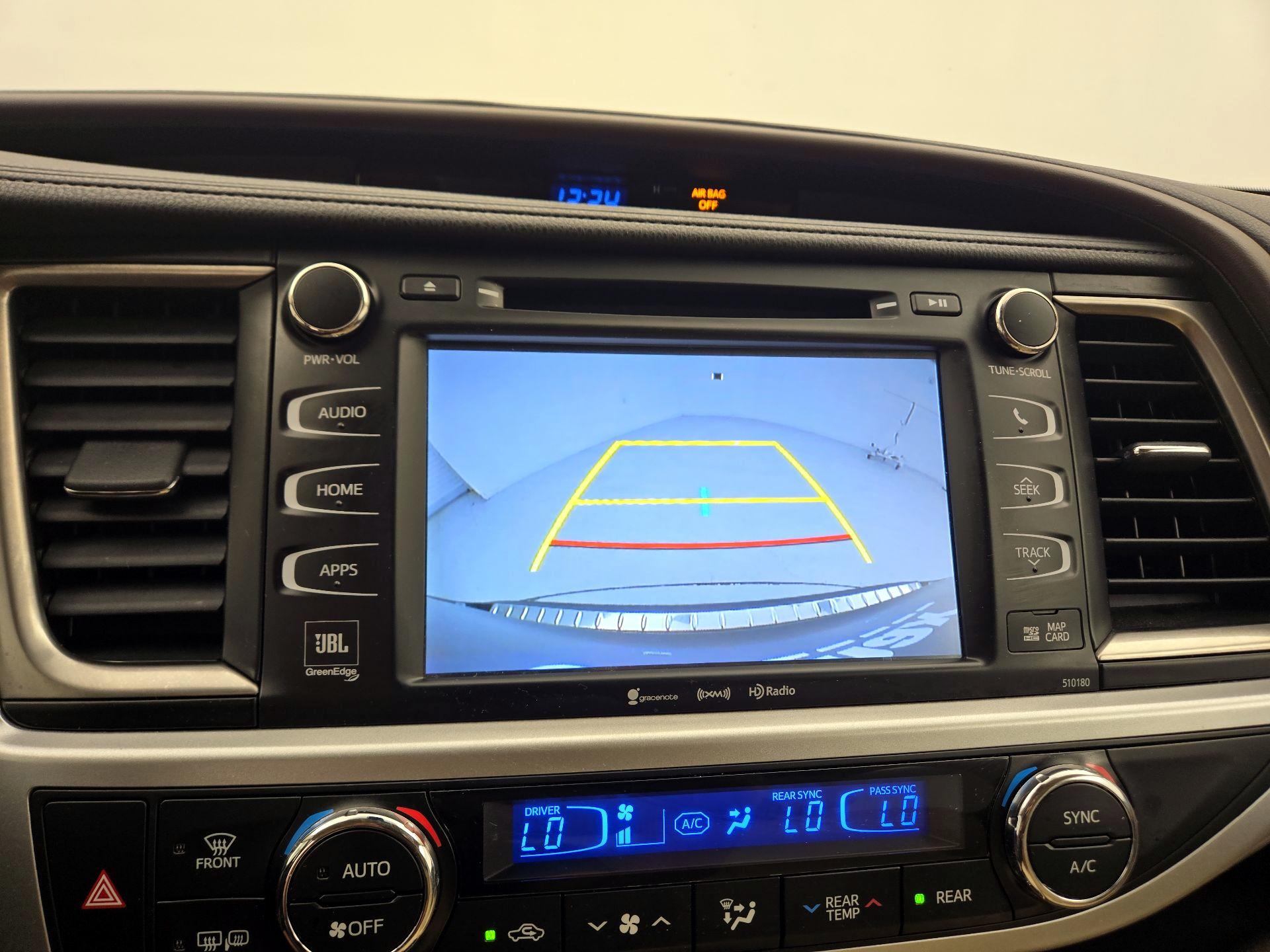Thumbnail: 2018 Toyota Highlander - 14