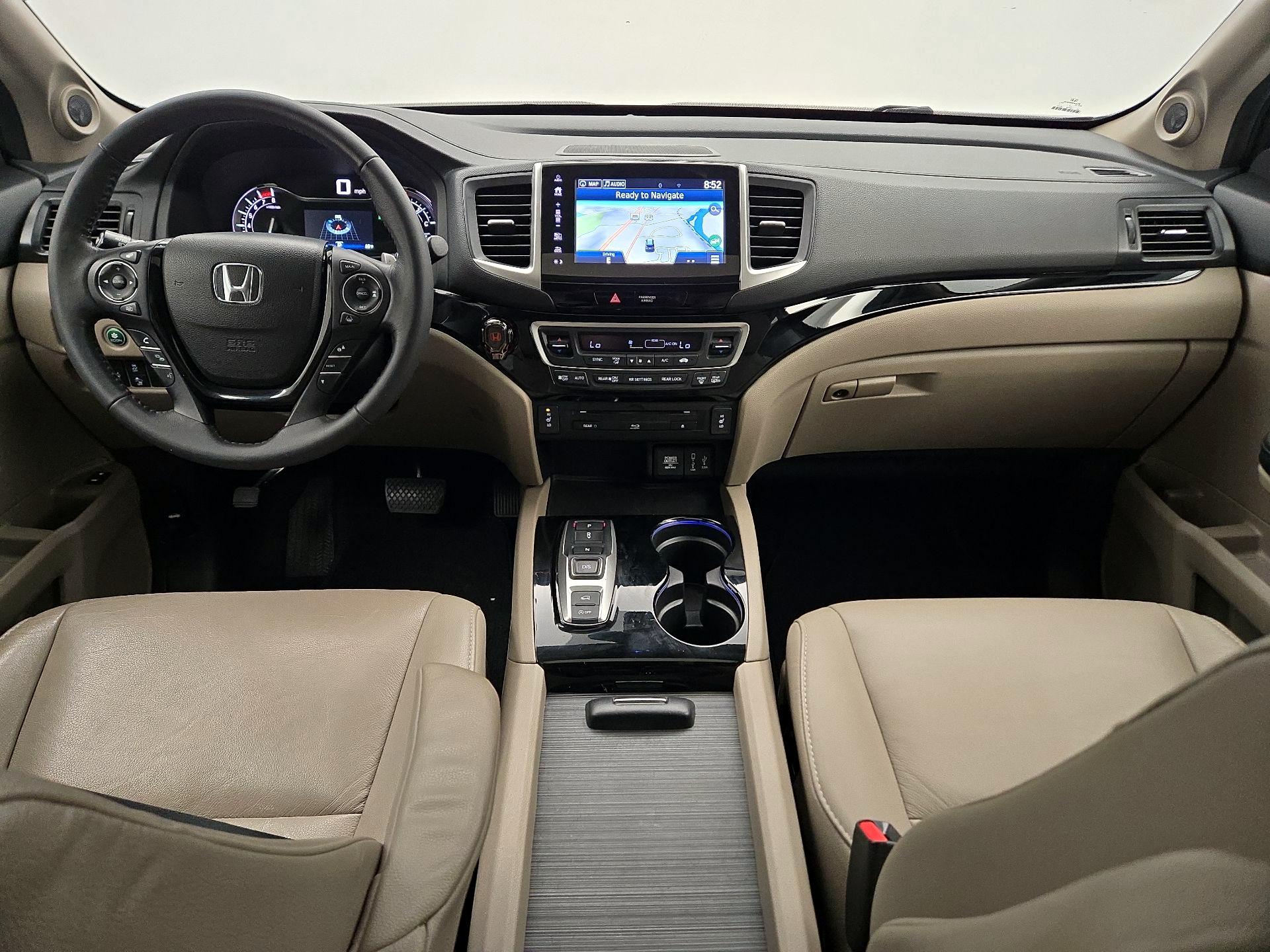 Thumbnail: 2017 Honda Pilot - 9