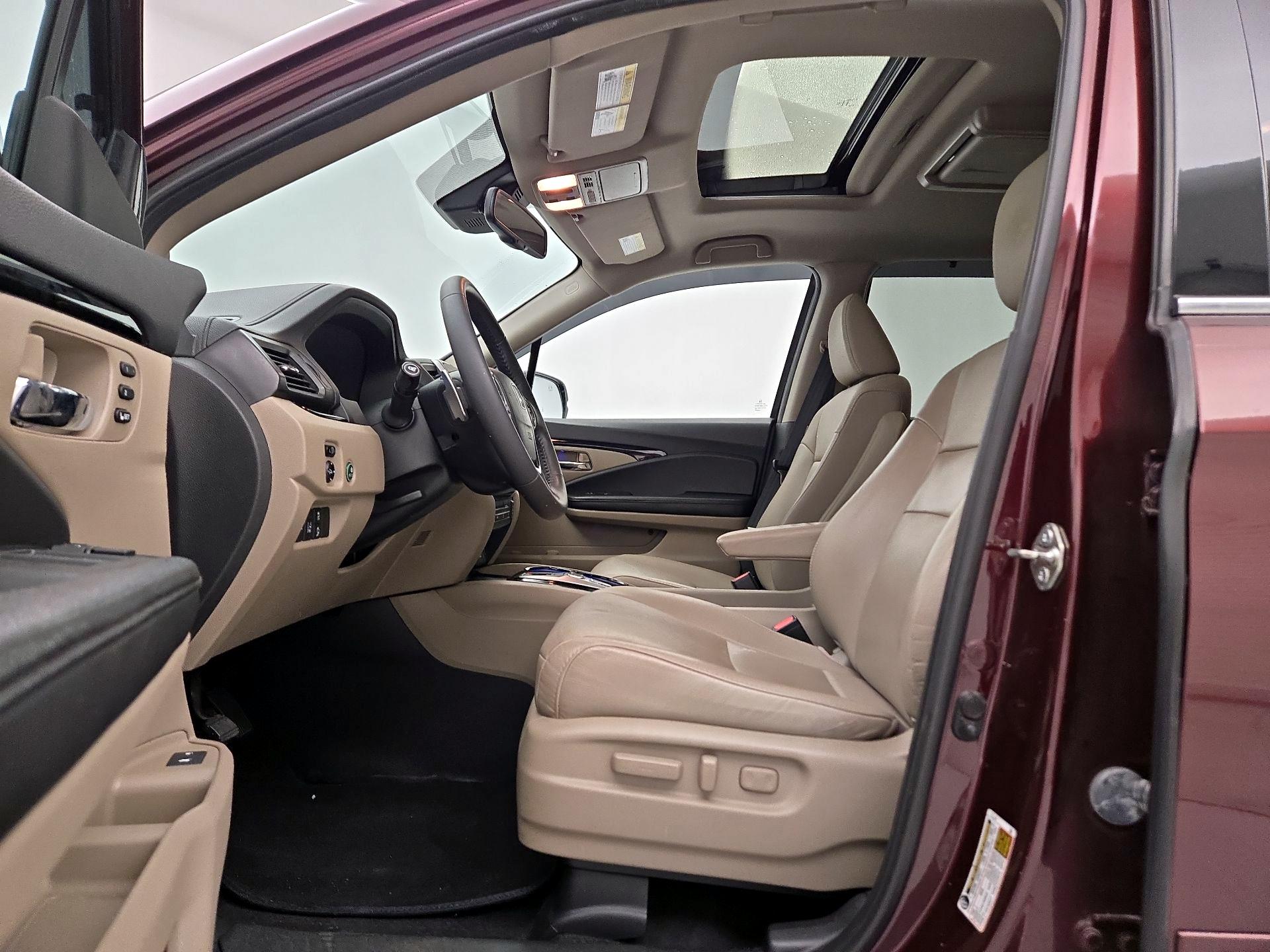 Thumbnail: 2017 Honda Pilot - 11
