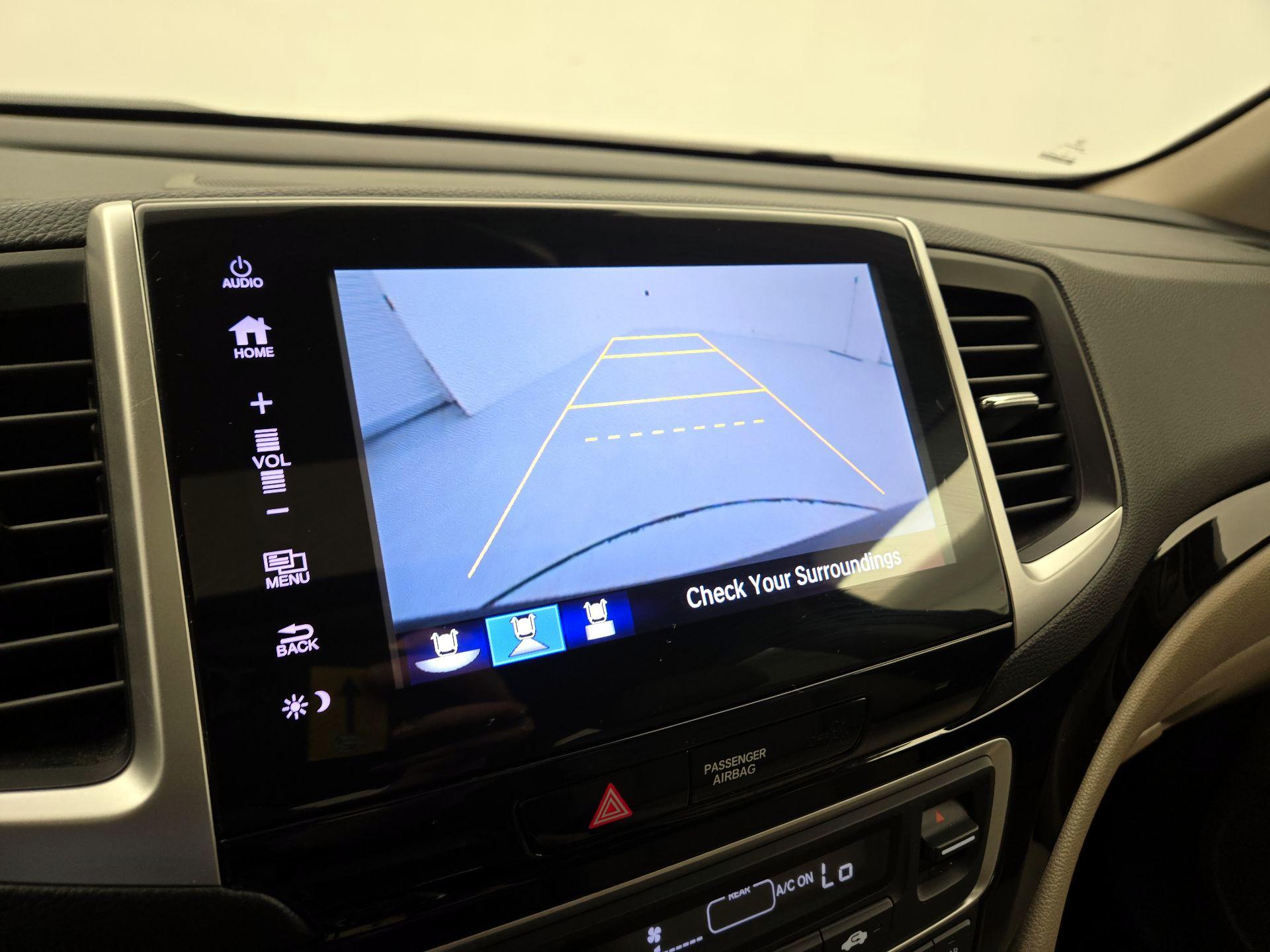 Thumbnail: 2017 Honda Pilot - 15