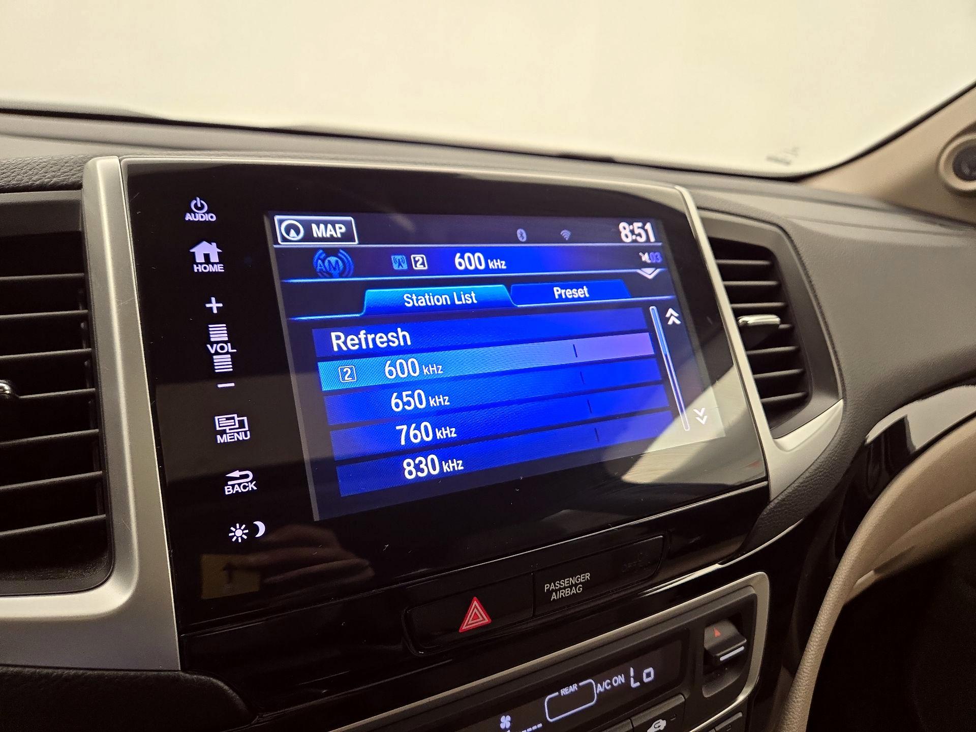Thumbnail: 2017 Honda Pilot - 16