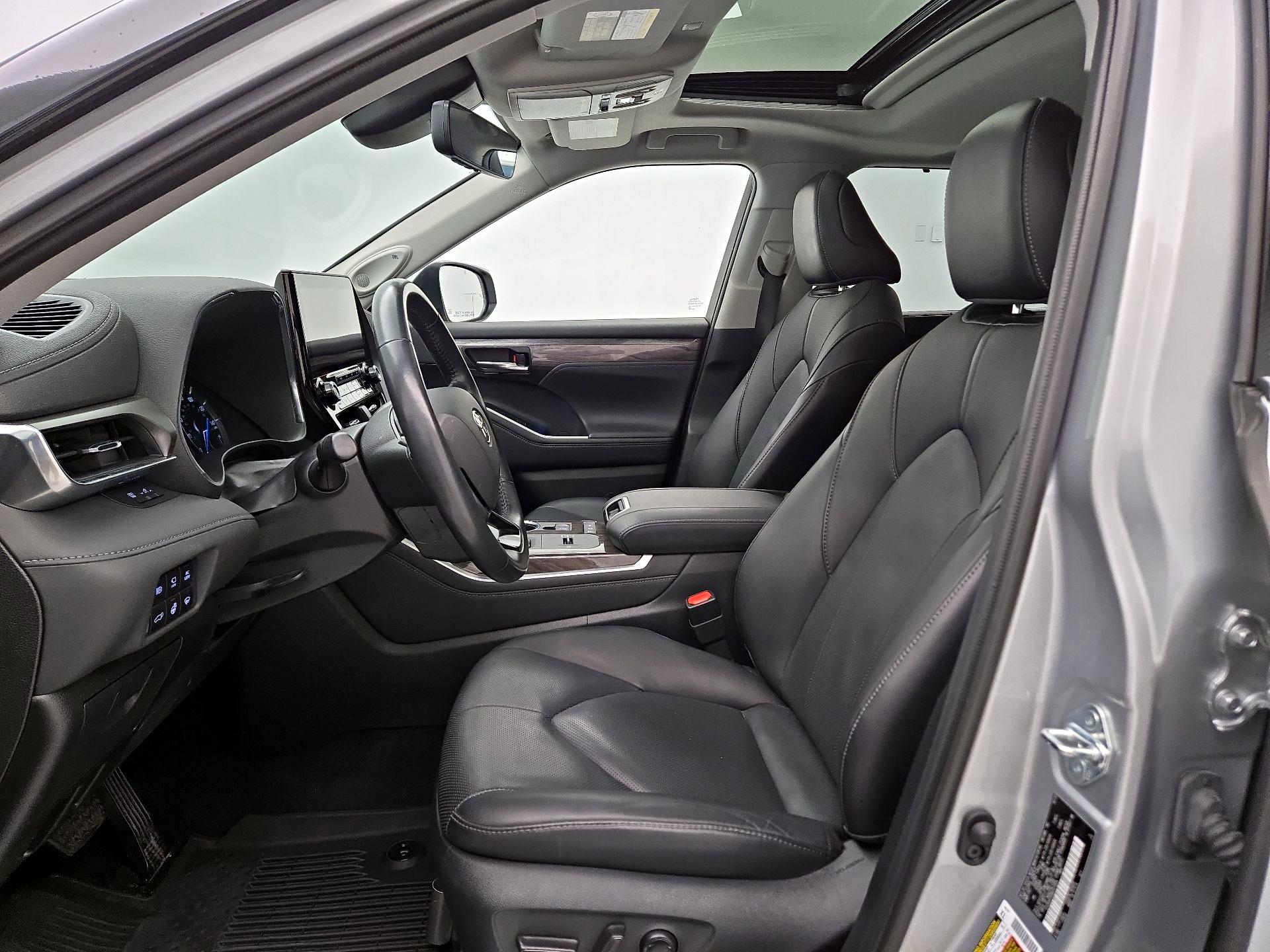 Thumbnail: 2021 Toyota Highlander - 11