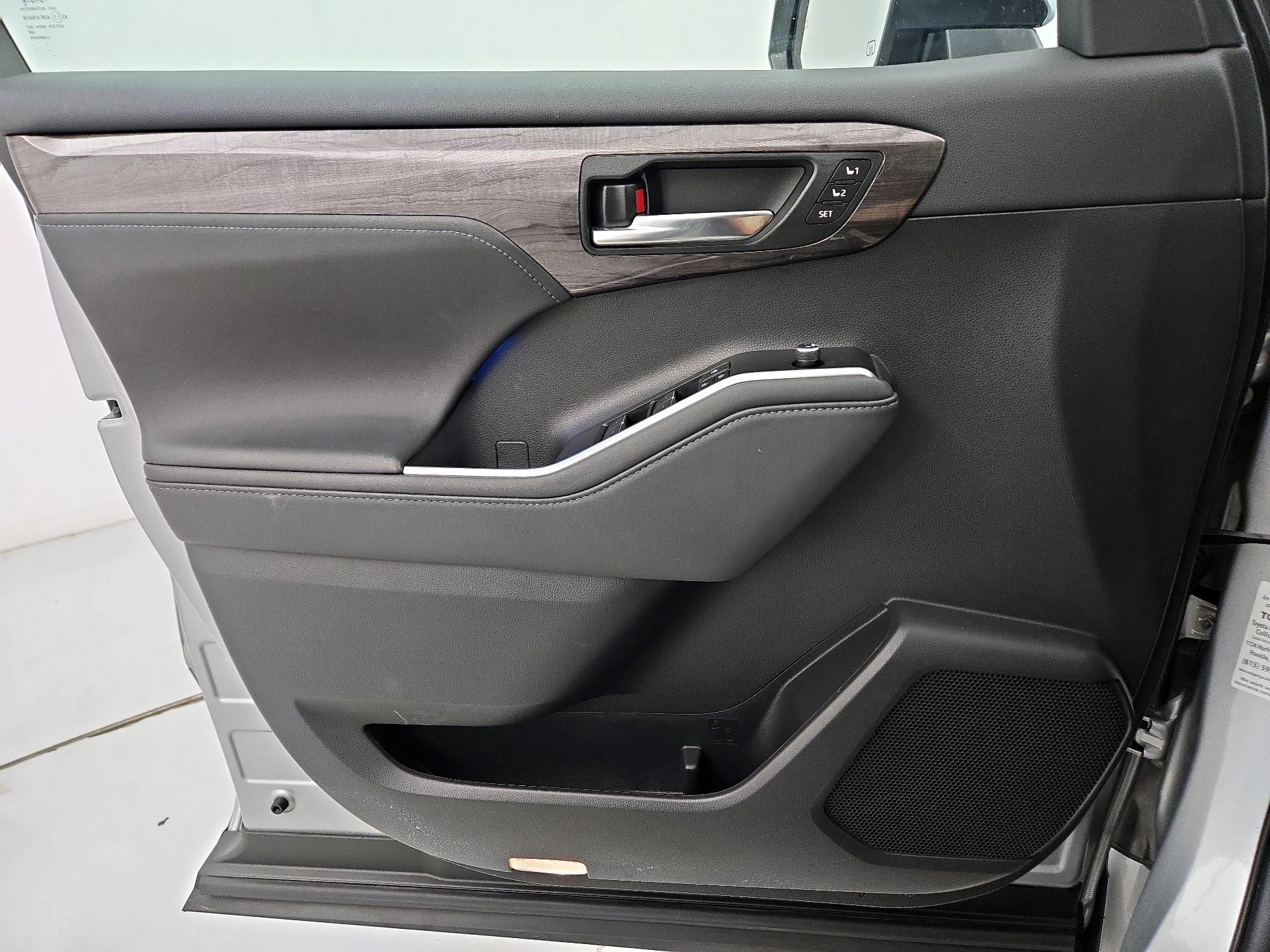 Thumbnail: 2021 Toyota Highlander - 12