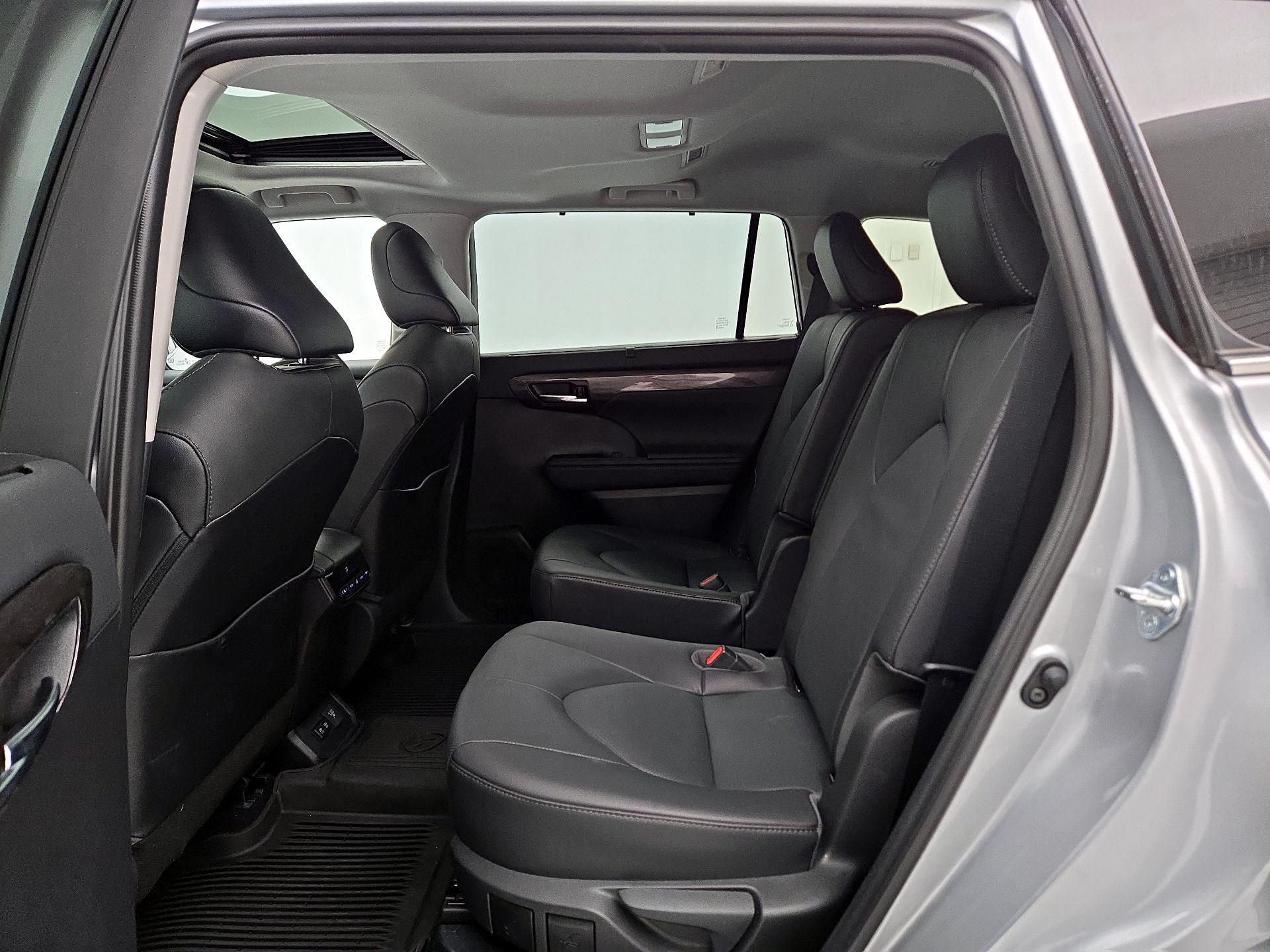 Thumbnail: 2021 Toyota Highlander - 20