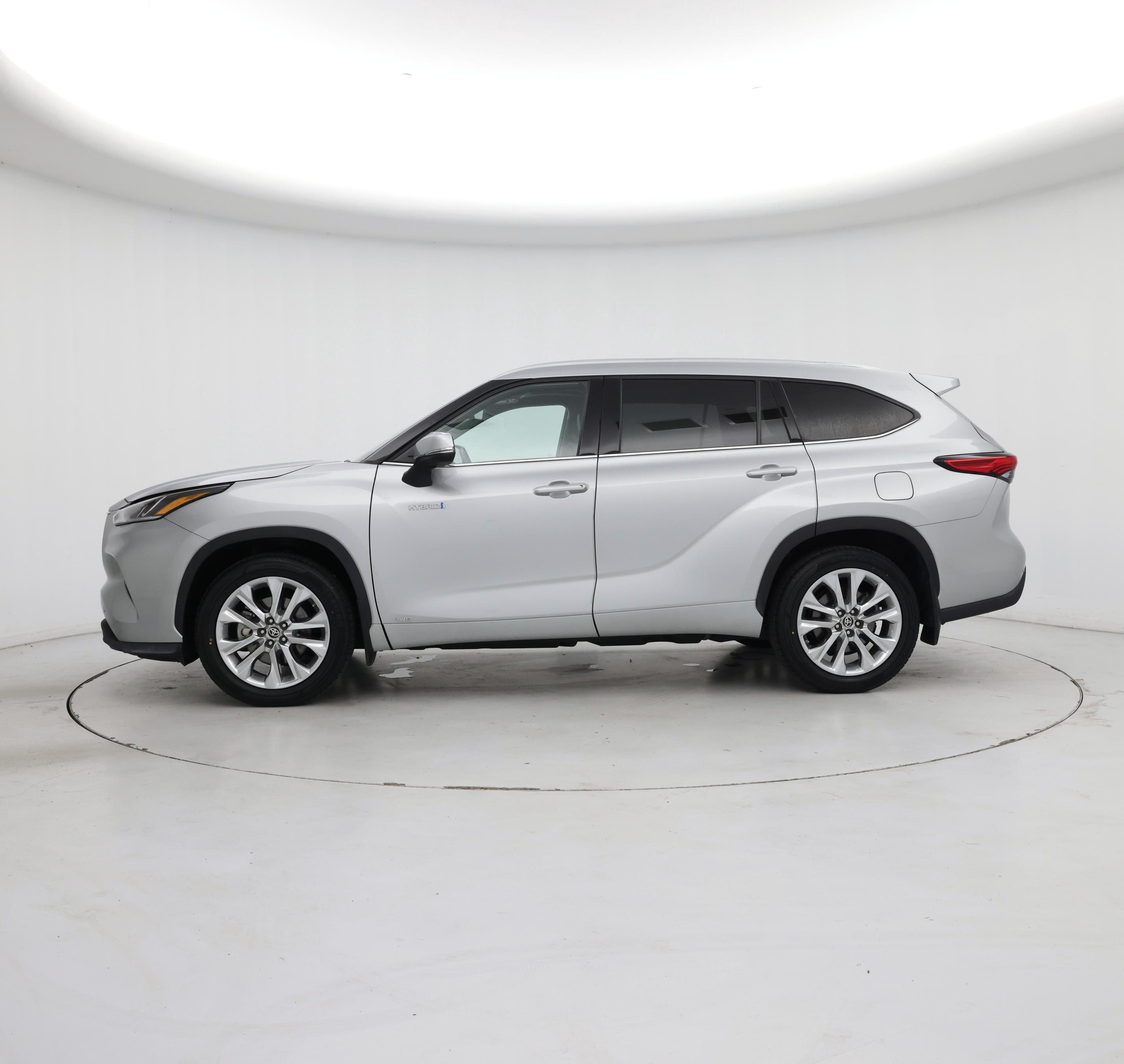Thumbnail: 2021 Toyota Highlander - 3