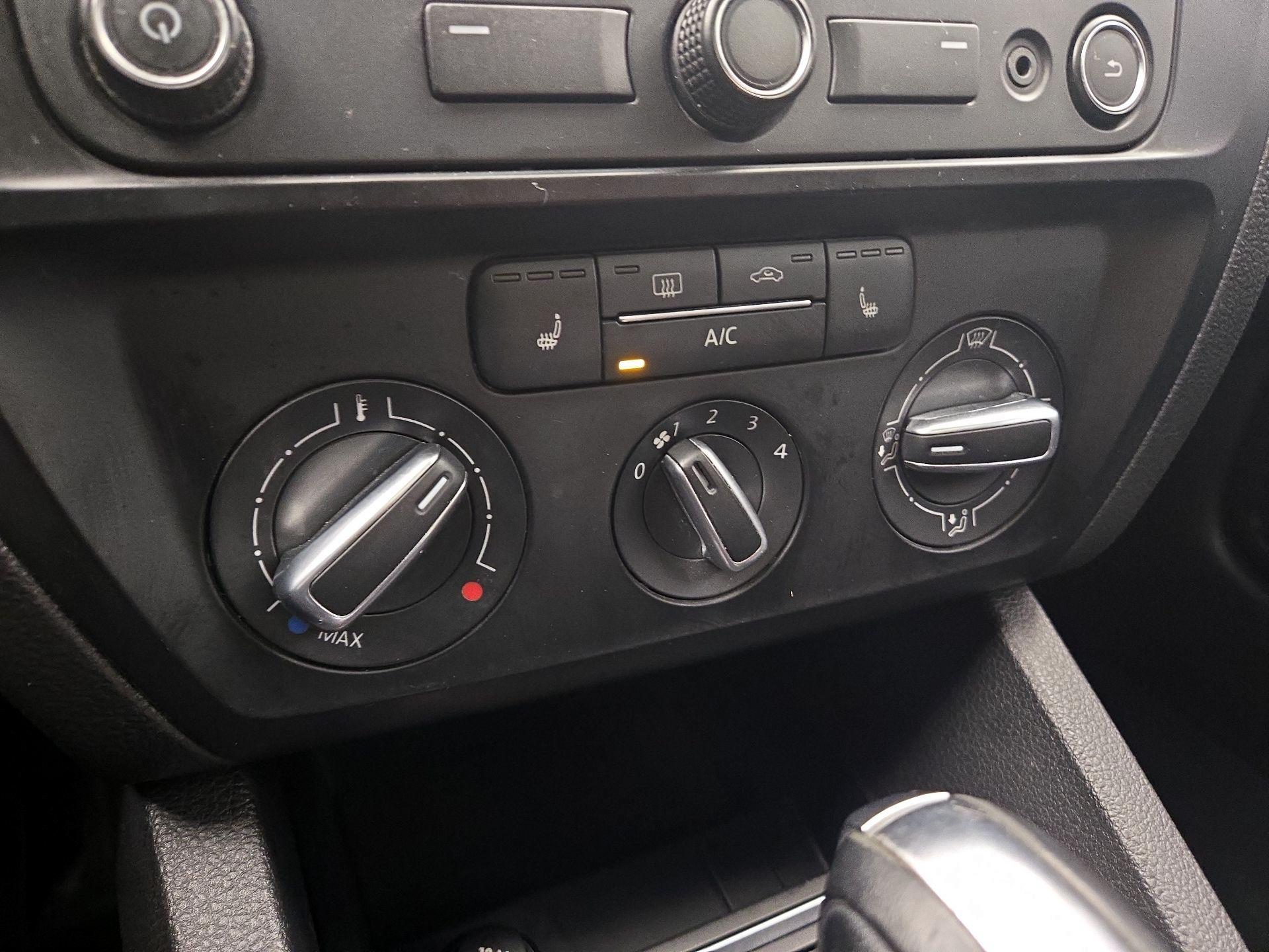 Thumbnail: 2015 Volkswagen Jetta - 16