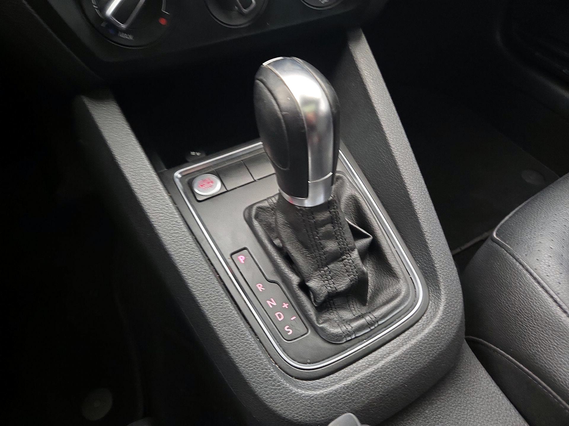 Thumbnail: 2015 Volkswagen Jetta - 17