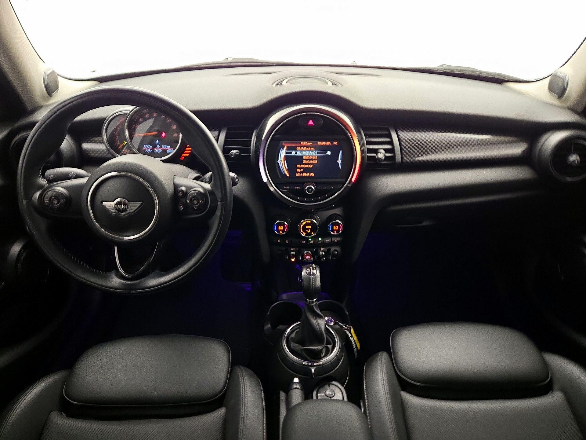 Thumbnail: 2016 MINI Cooper Hardtop - 9