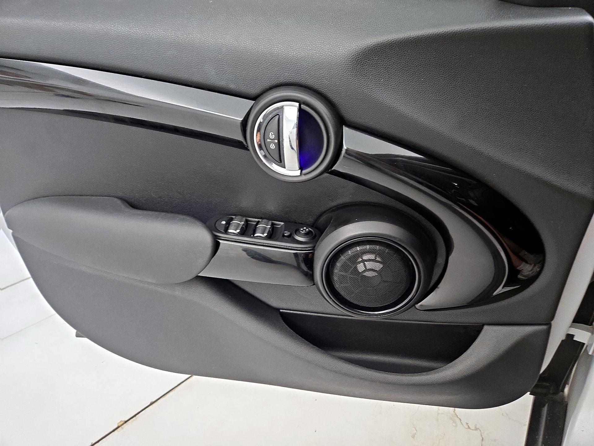 Thumbnail: 2016 MINI Cooper Hardtop - 12