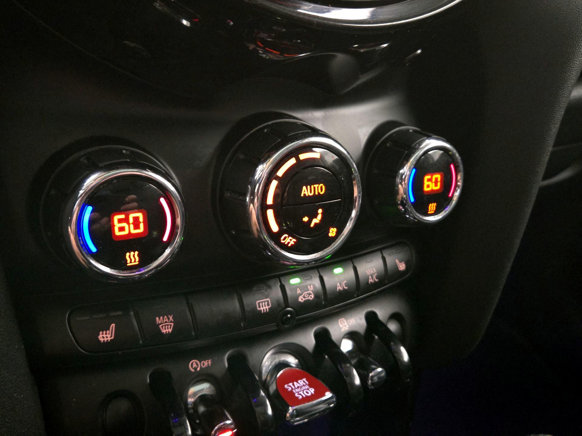 Thumbnail: 2016 MINI Cooper Hardtop - 15