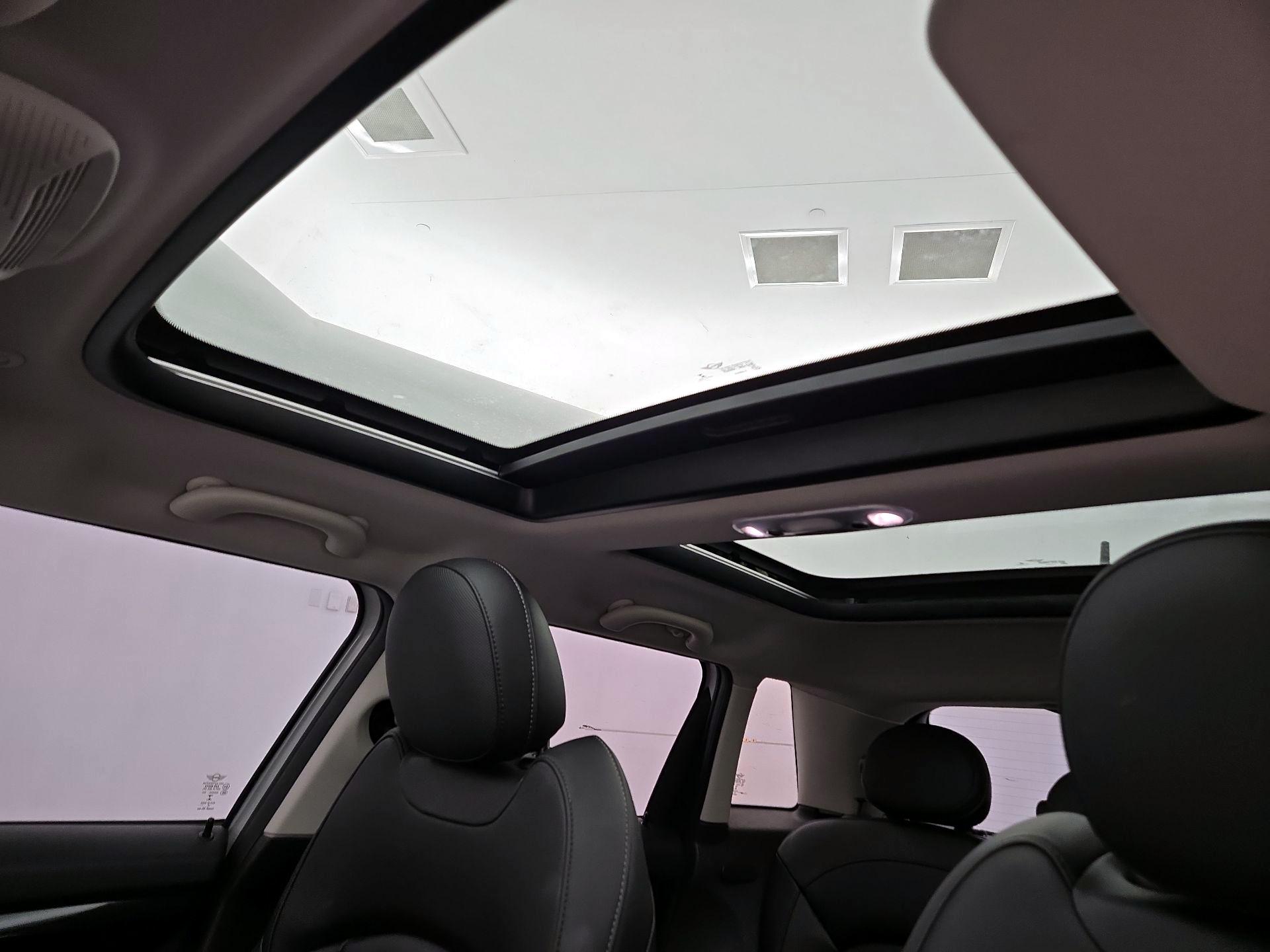 Thumbnail: 2016 MINI Cooper Hardtop - 18