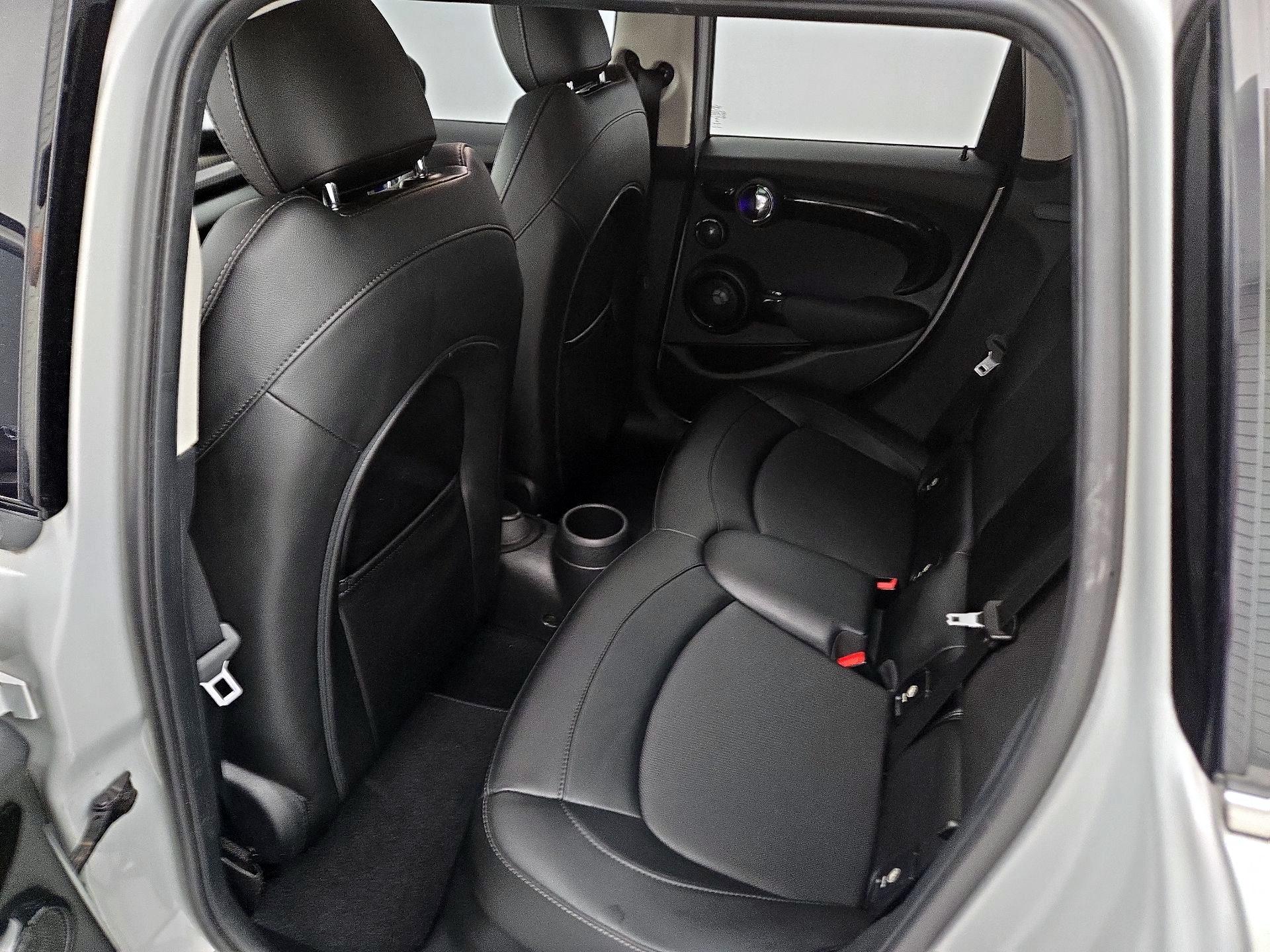 Thumbnail: 2016 MINI Cooper Hardtop - 19