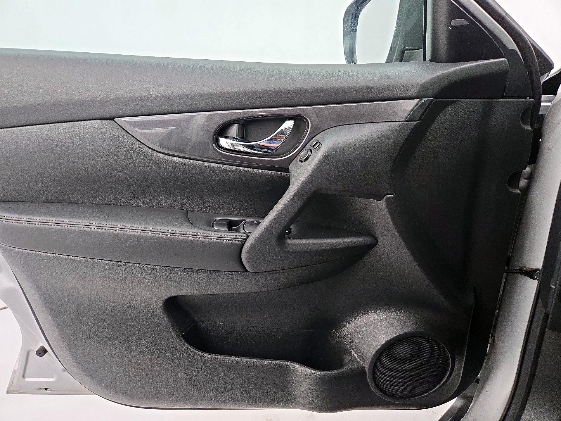 Thumbnail: 2020 Nissan Rogue - 12