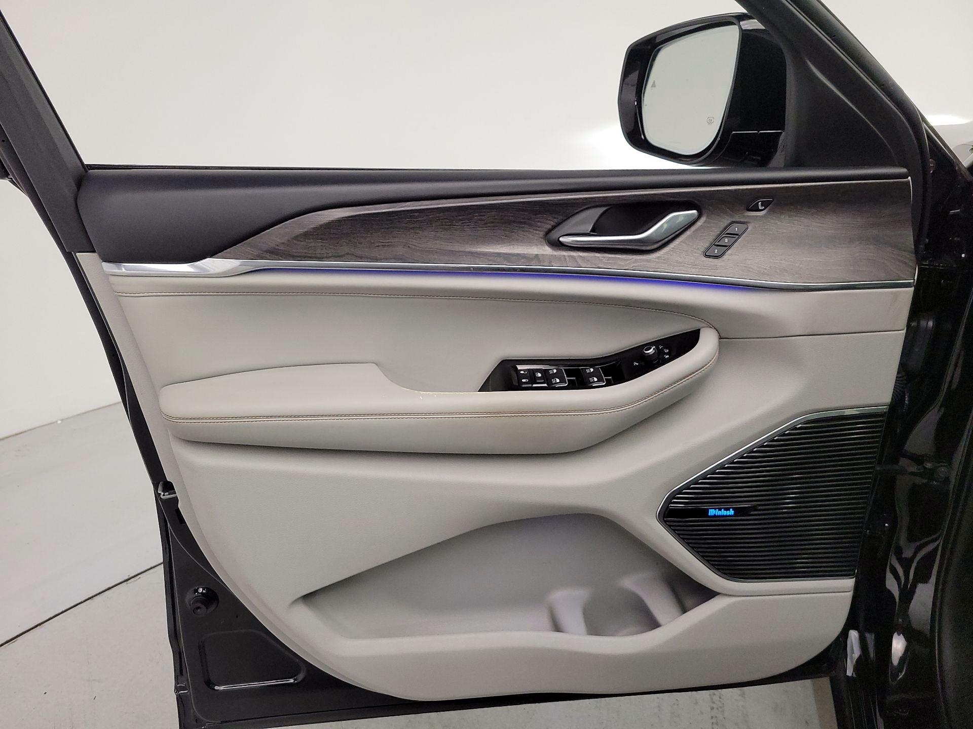 Thumbnail: 2022 Jeep Grand Cherokee - 12